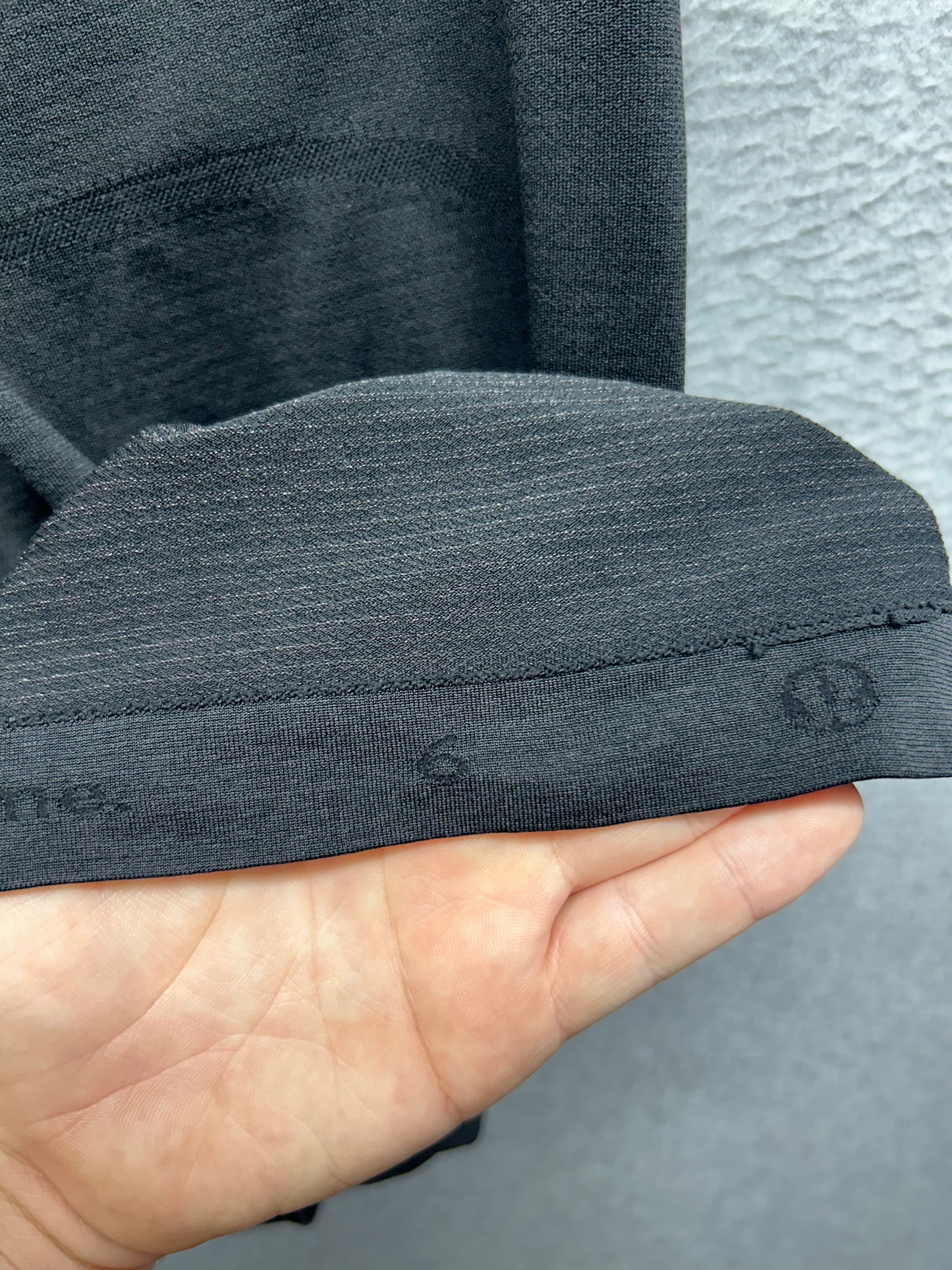 Lululemon Swiftly Tech Racerback 2.0 Size 6 Black