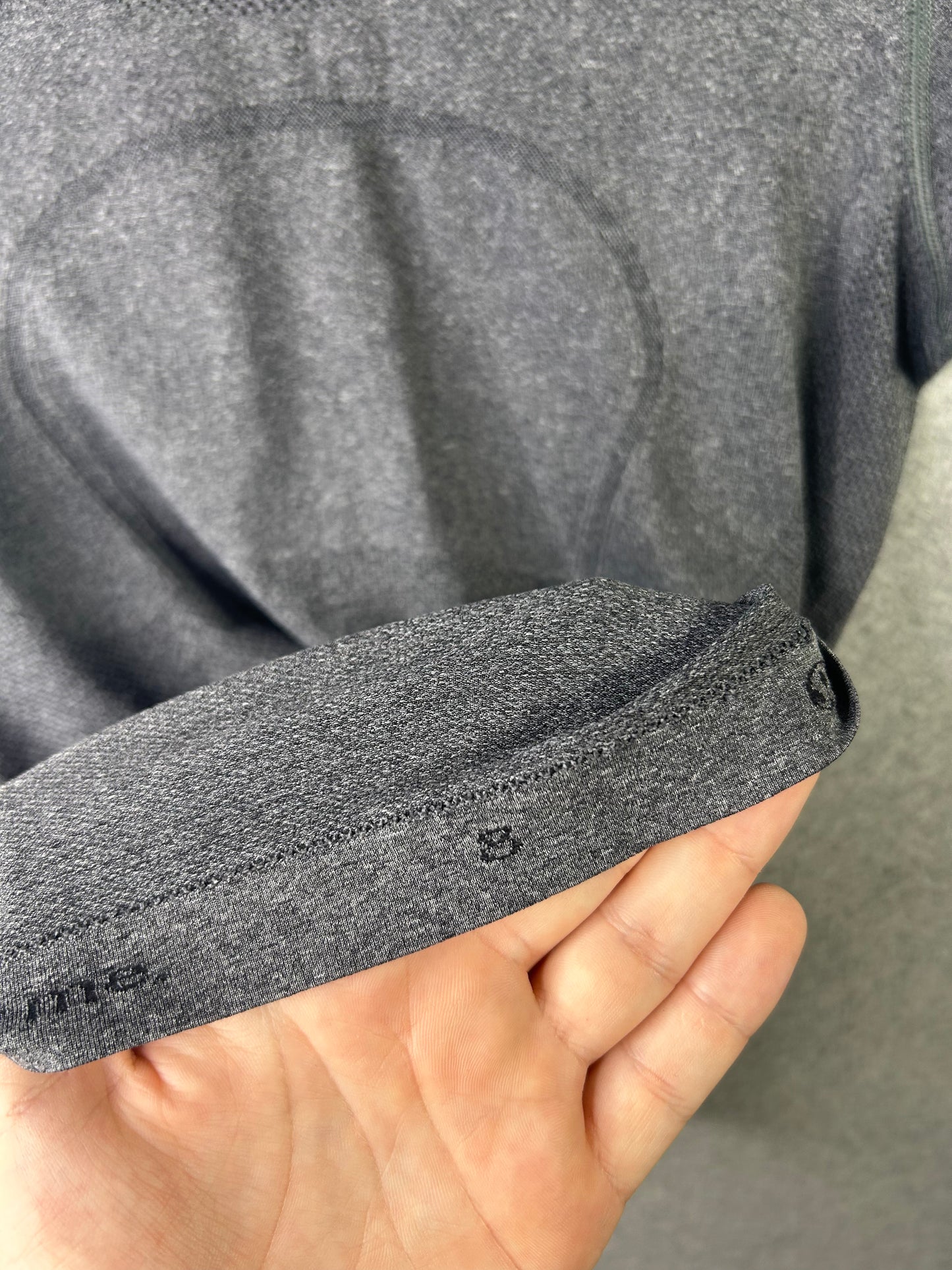 Lululemon Swiftly Tech Short Sleeve Crew Size 8 Heathered Slate