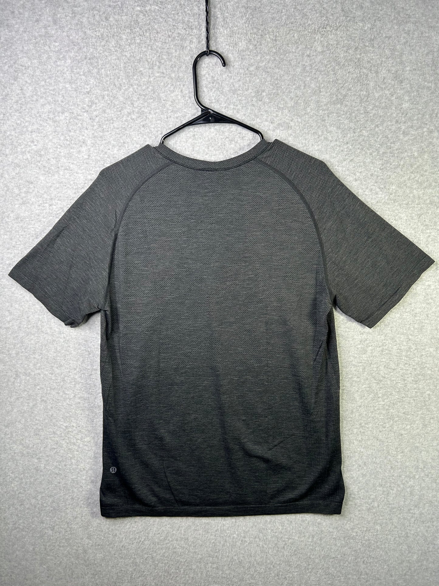 Lululemon Metal Vent Tech Short Sleeve 2.0 Size Medium Gray / Black