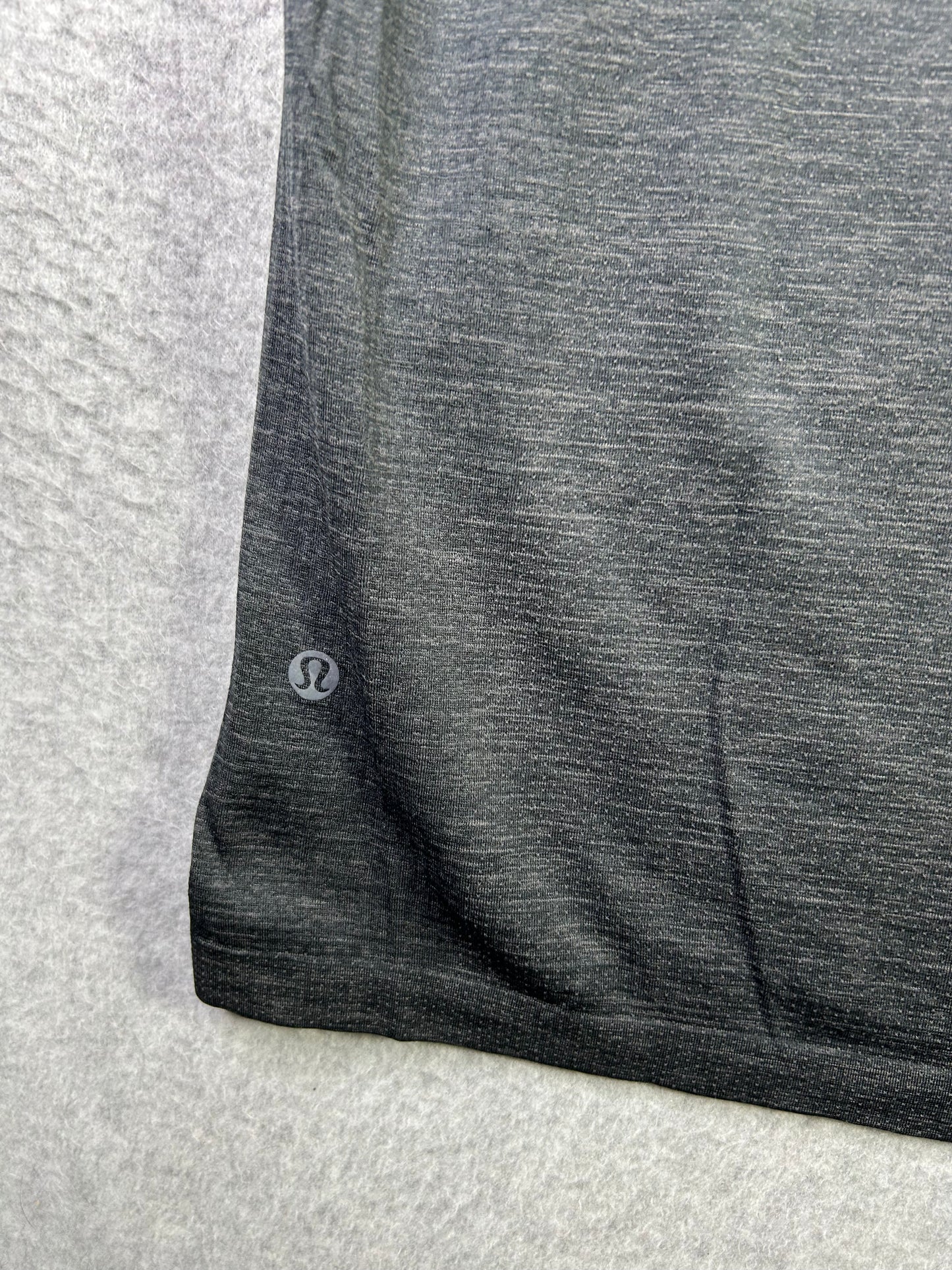Lululemon Metal Vent Tech Short Sleeve 2.0 Size Medium Gray / Black