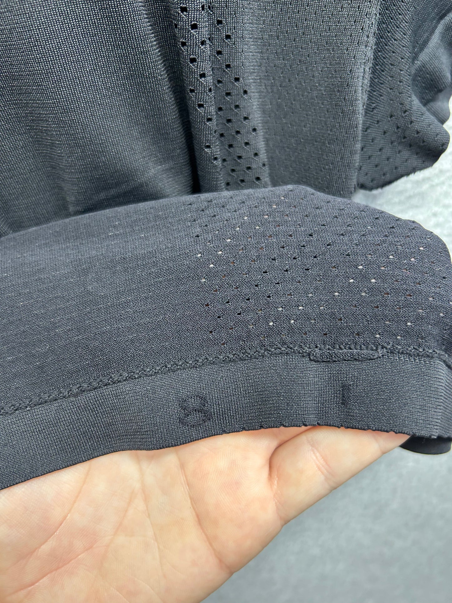 Lululemon Breeze By Short Sleeve Size 8 Black