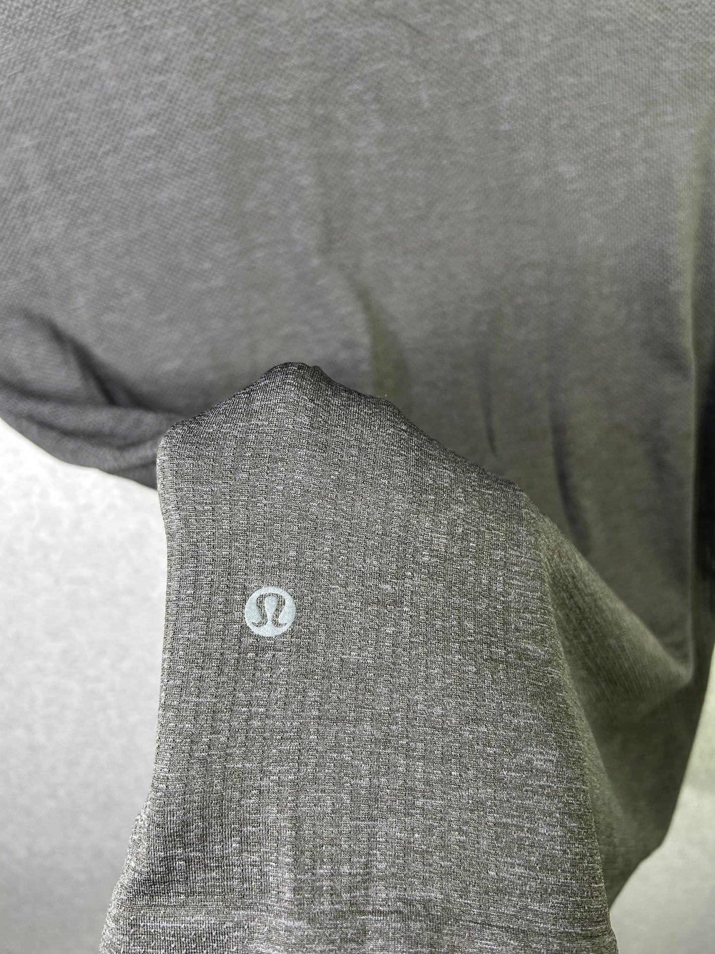 Lululemon Metal Vent Tech Short Sleeve Size XL Gray Black