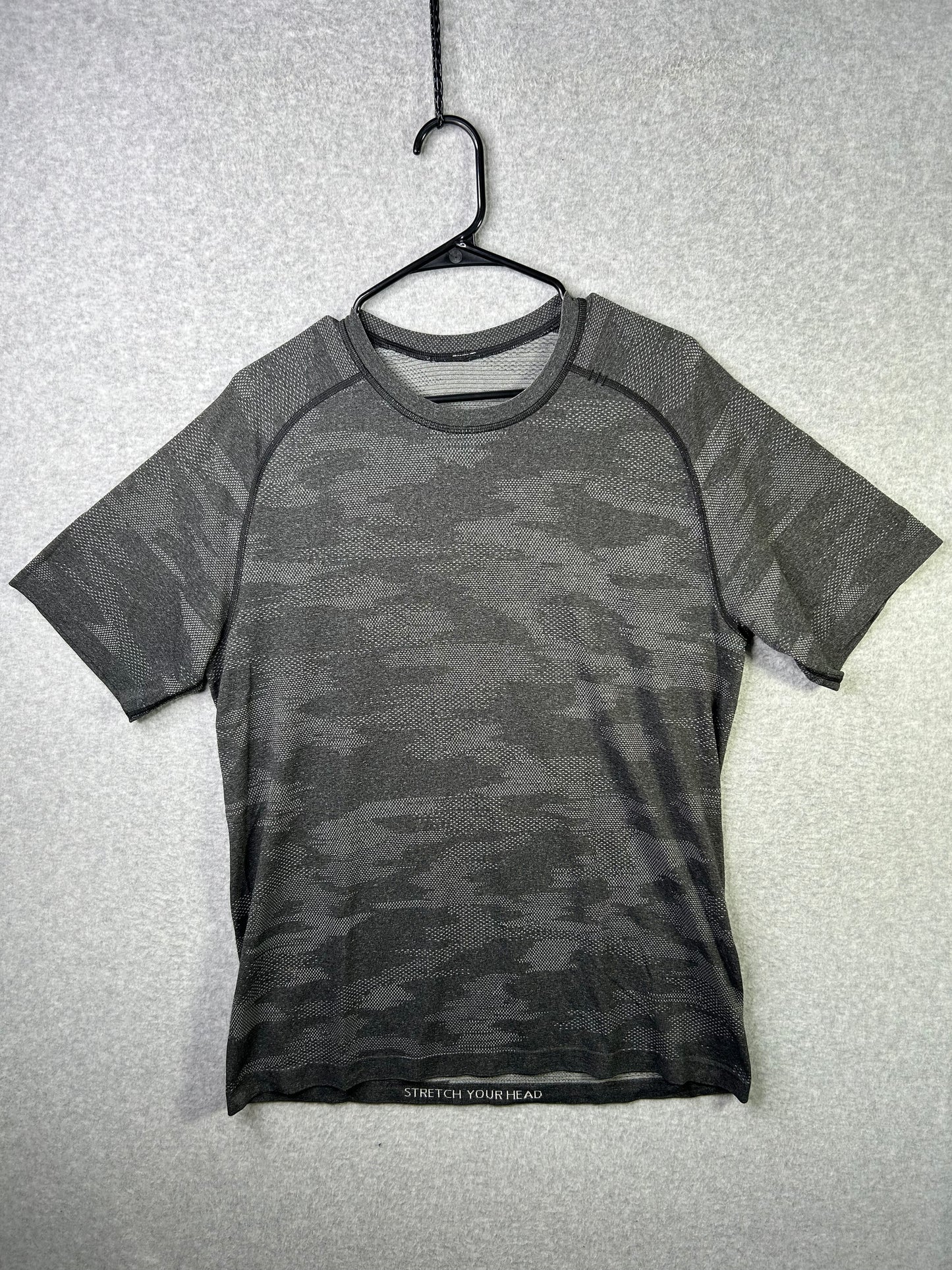 Lululemon Metal Vent Tech Short Sleeve Size Large Black Camo