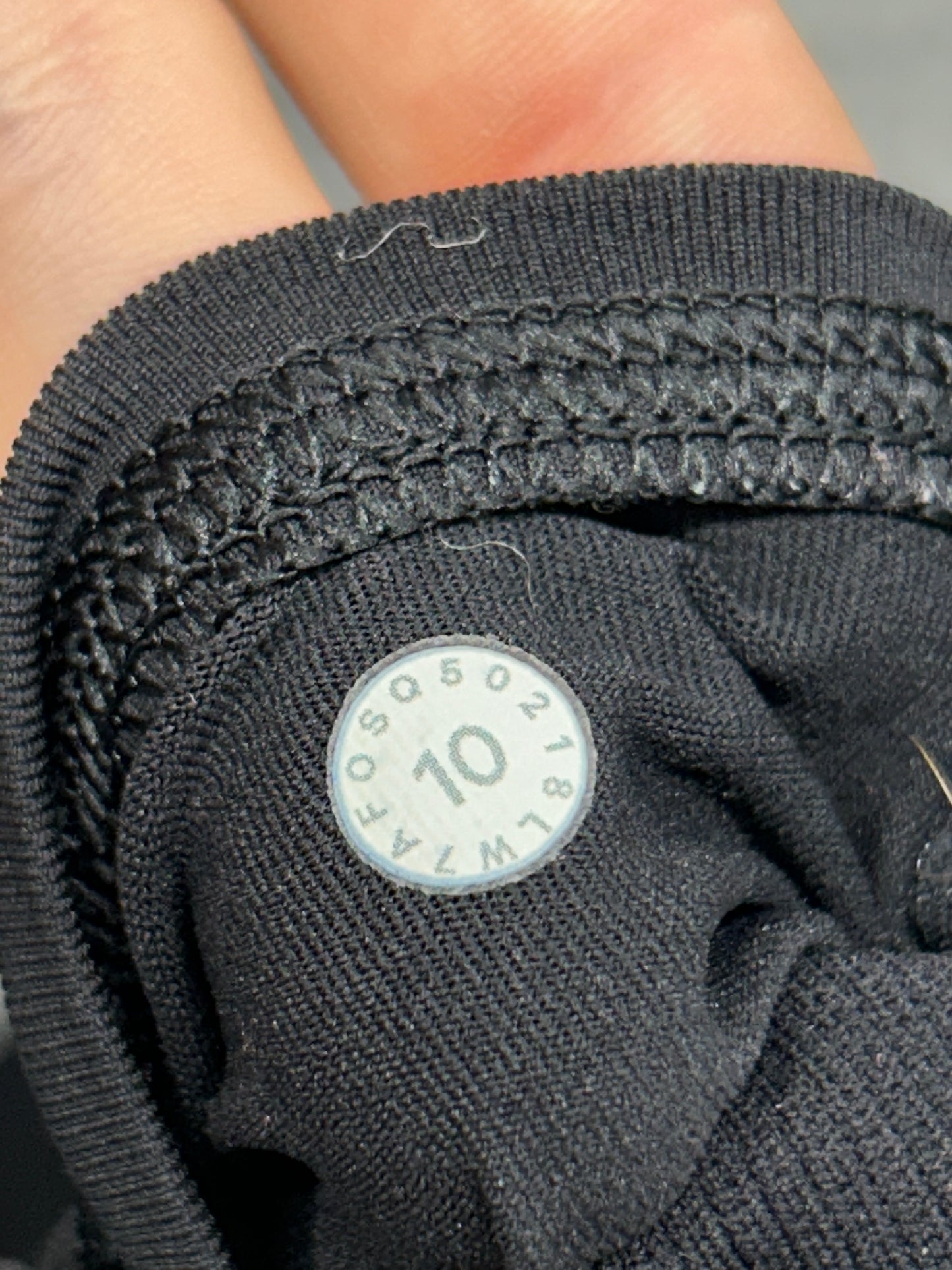Lululemon Seamless Moves Short 2.5" Size 10 Magnet Grey