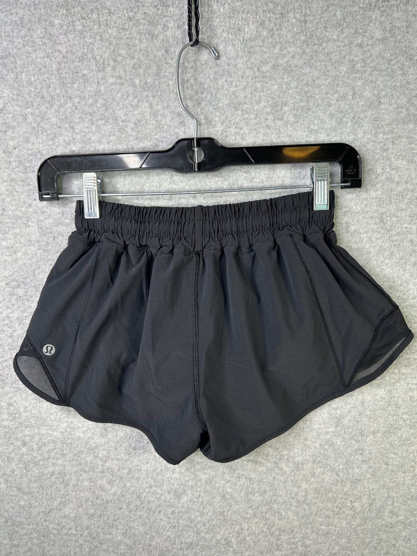 Lululemon Hotty Hot Short II 2.5" Size 4 Black