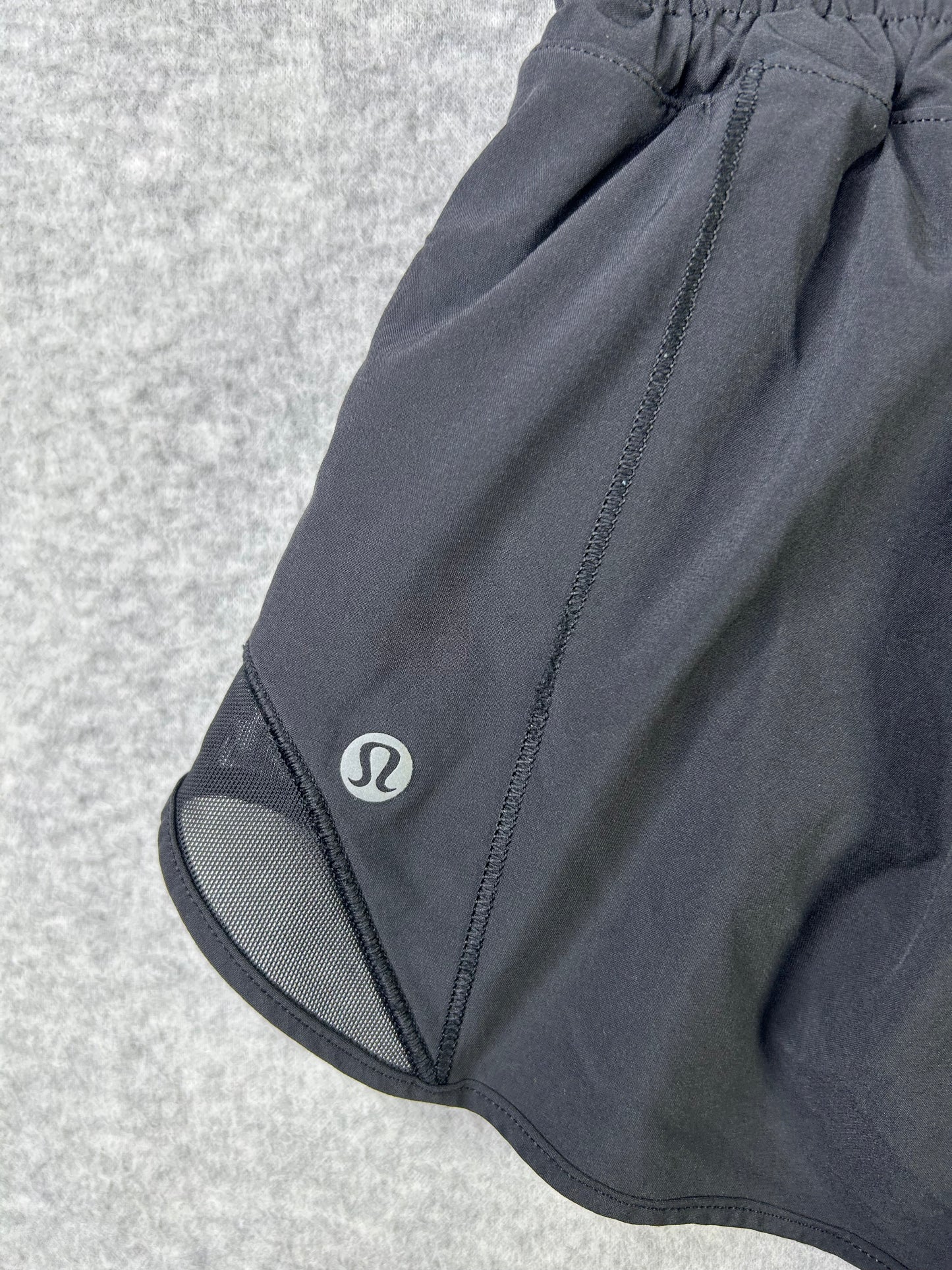 Lululemon Hotty Hot Short II 2.5" Size 4 Black