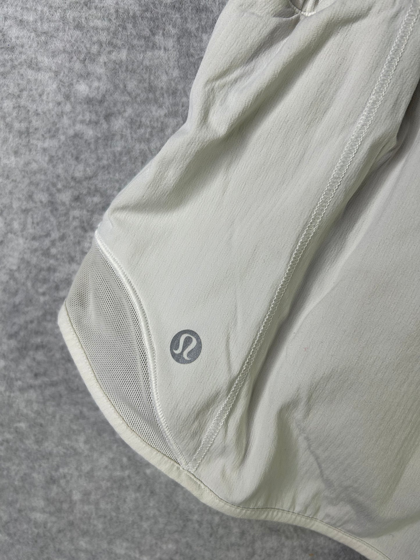 Lululemon Hotty Hot Short II 2.5" Size 6 White