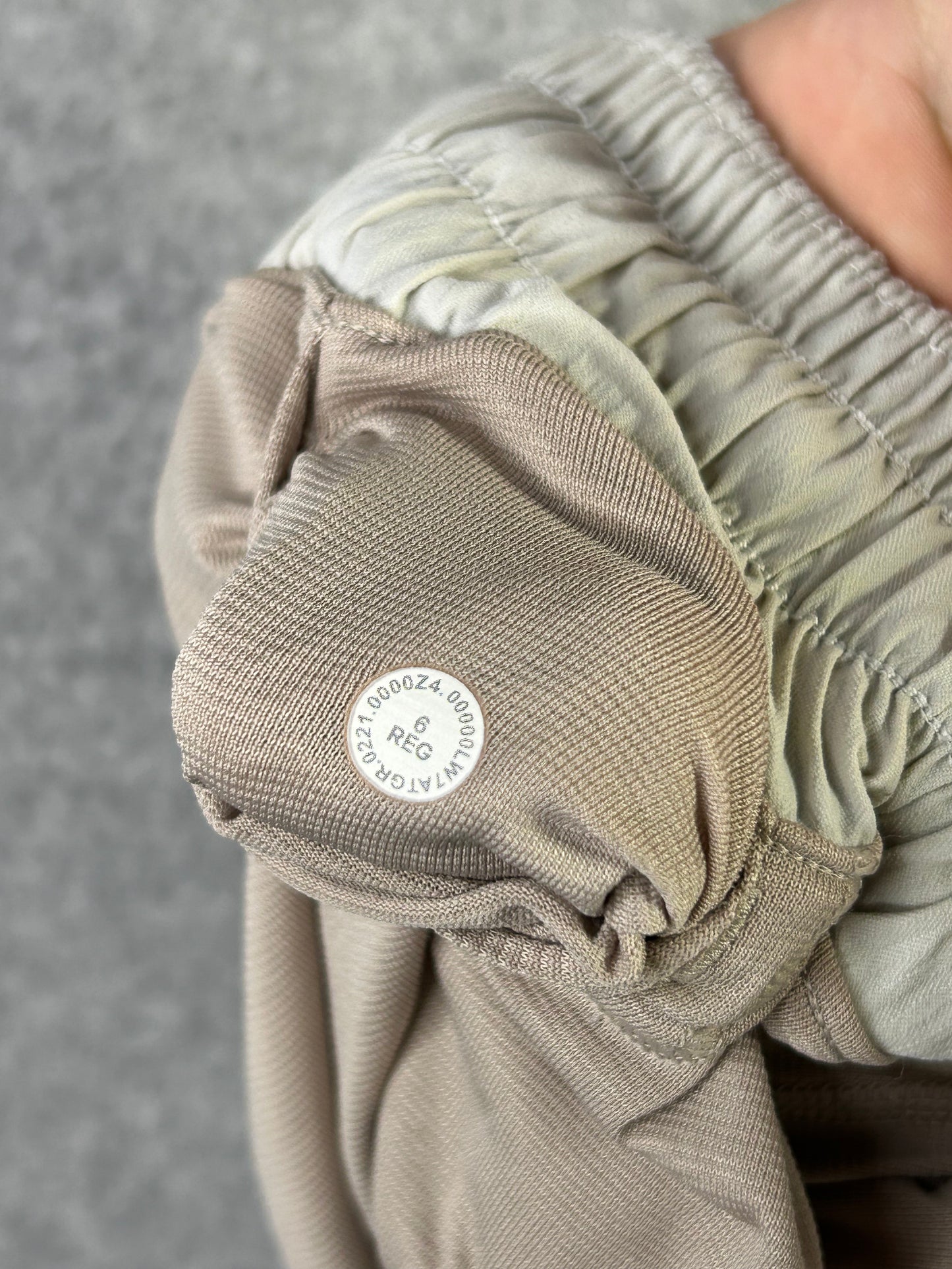 Lululemon Hotty Hot Short II 2.5" Size 6 White