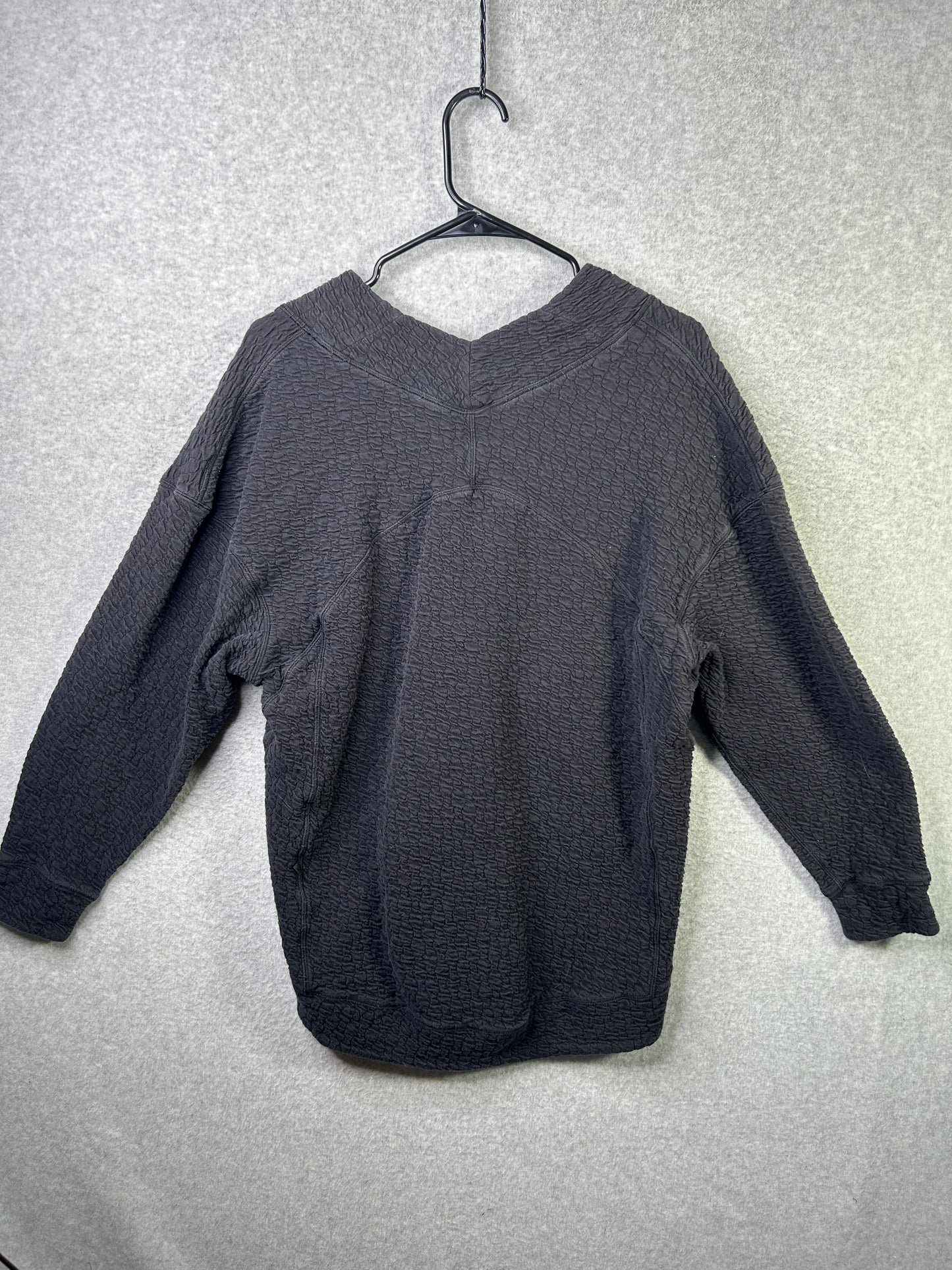 Lululemon Rippled V-Neck Pullover Size 4 Black