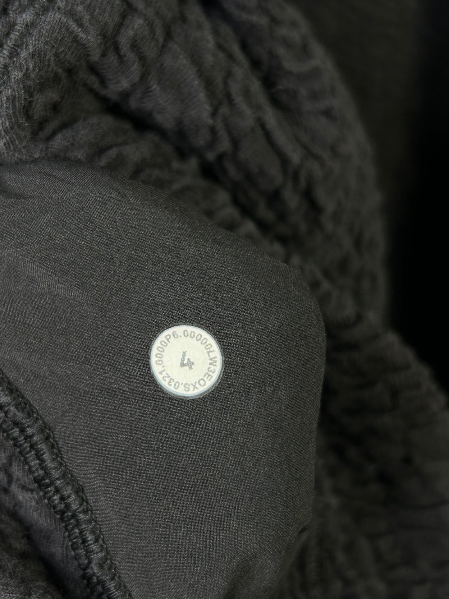 Lululemon Rippled V-Neck Pullover Size 4 Black
