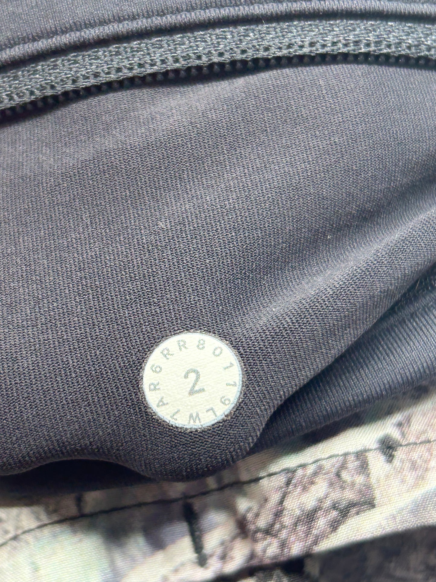 Lululemon Speed Up Short 2.5" Size 2 Springscape Multi / Obsidian