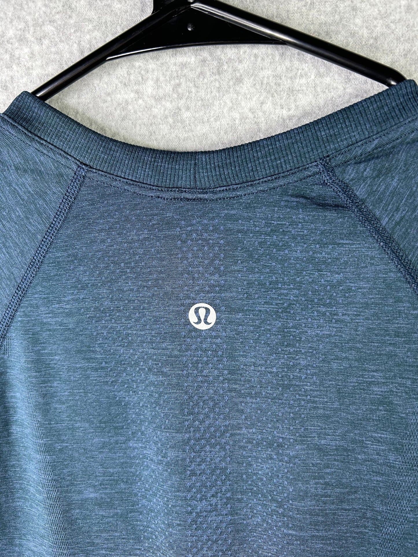 Lululemon Swiftly Tech Short Sleeve Crew Size 8 Cerulean Blue