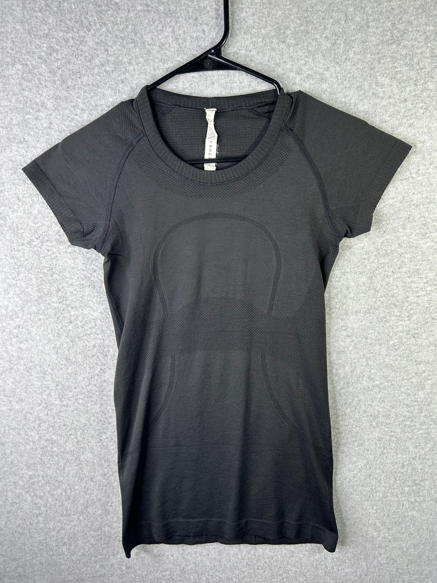 Lululemon Swiftly Tech Short Sleeve Crew Size 4 Black