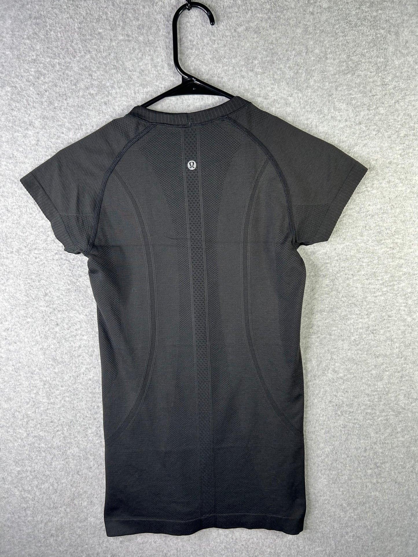 Lululemon Swiftly Tech Short Sleeve Crew Size 4 Black