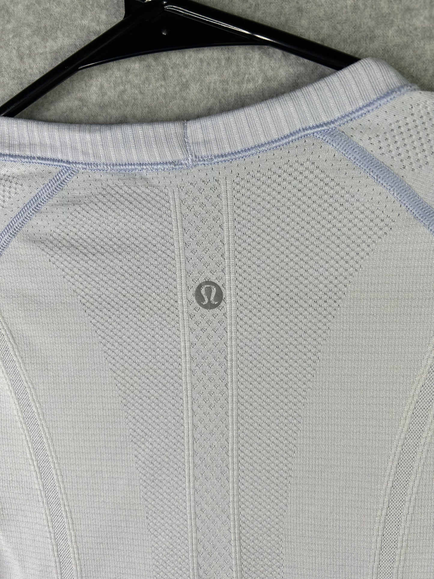 Lululemon Swiftly Tech Short Sleeve Crew Size 6 Heathered Chalk