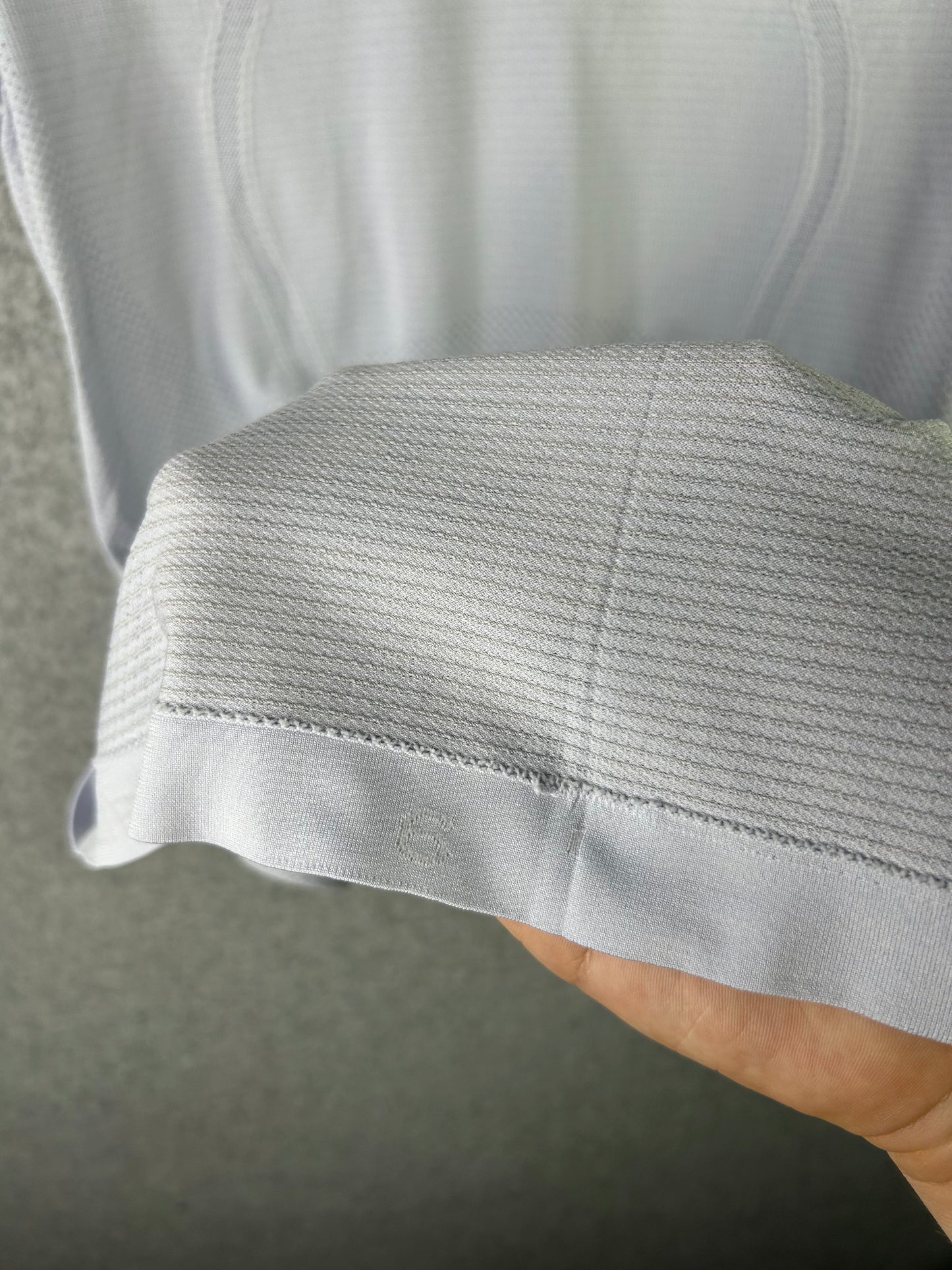 Lululemon Swiftly Tech Short Sleeve Crew Size 6 Heathered Chalk