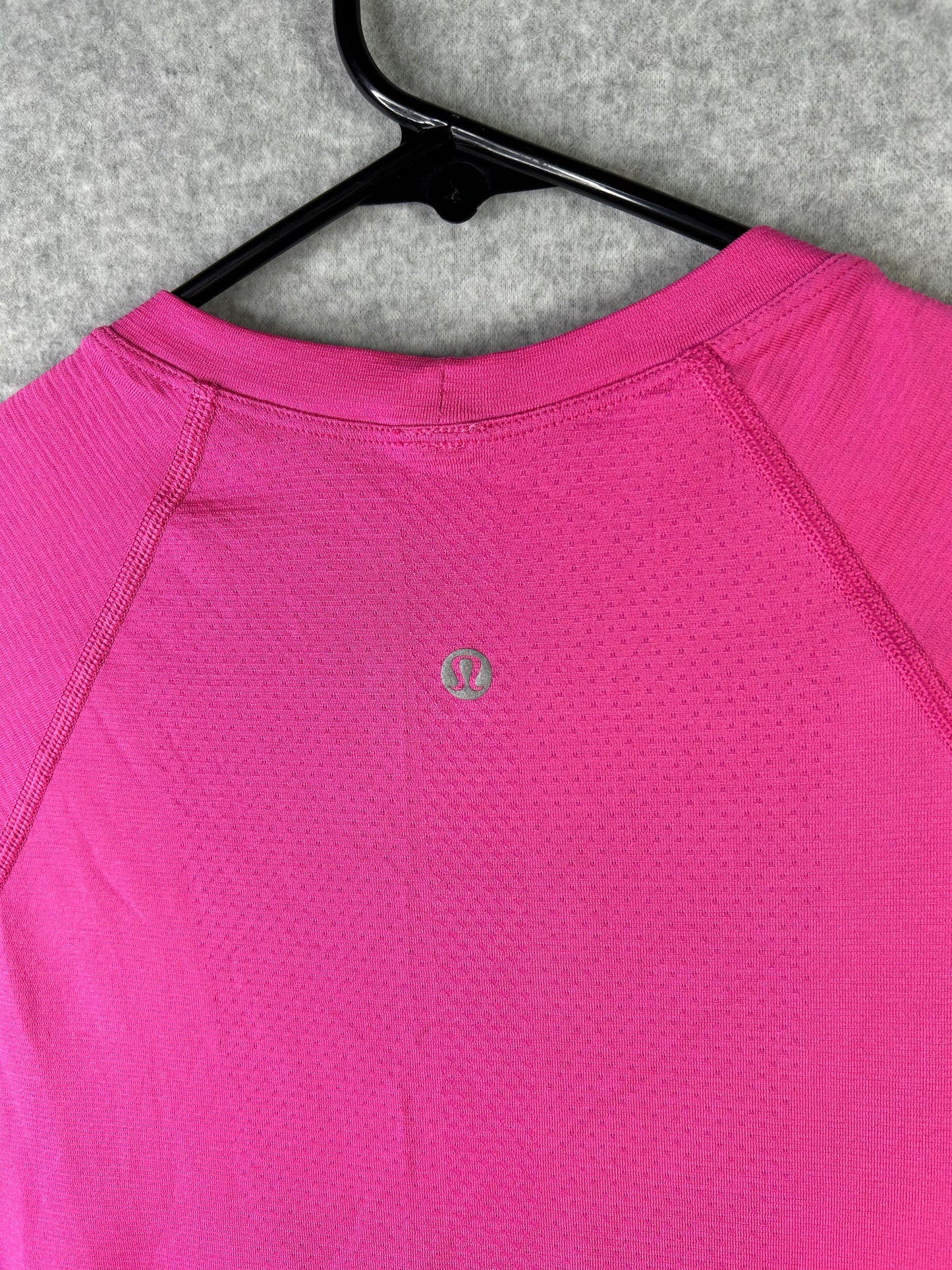Lululemon Run: Swiftly Tech Short Sleeve Size 6 Heathered Zing Pink Light