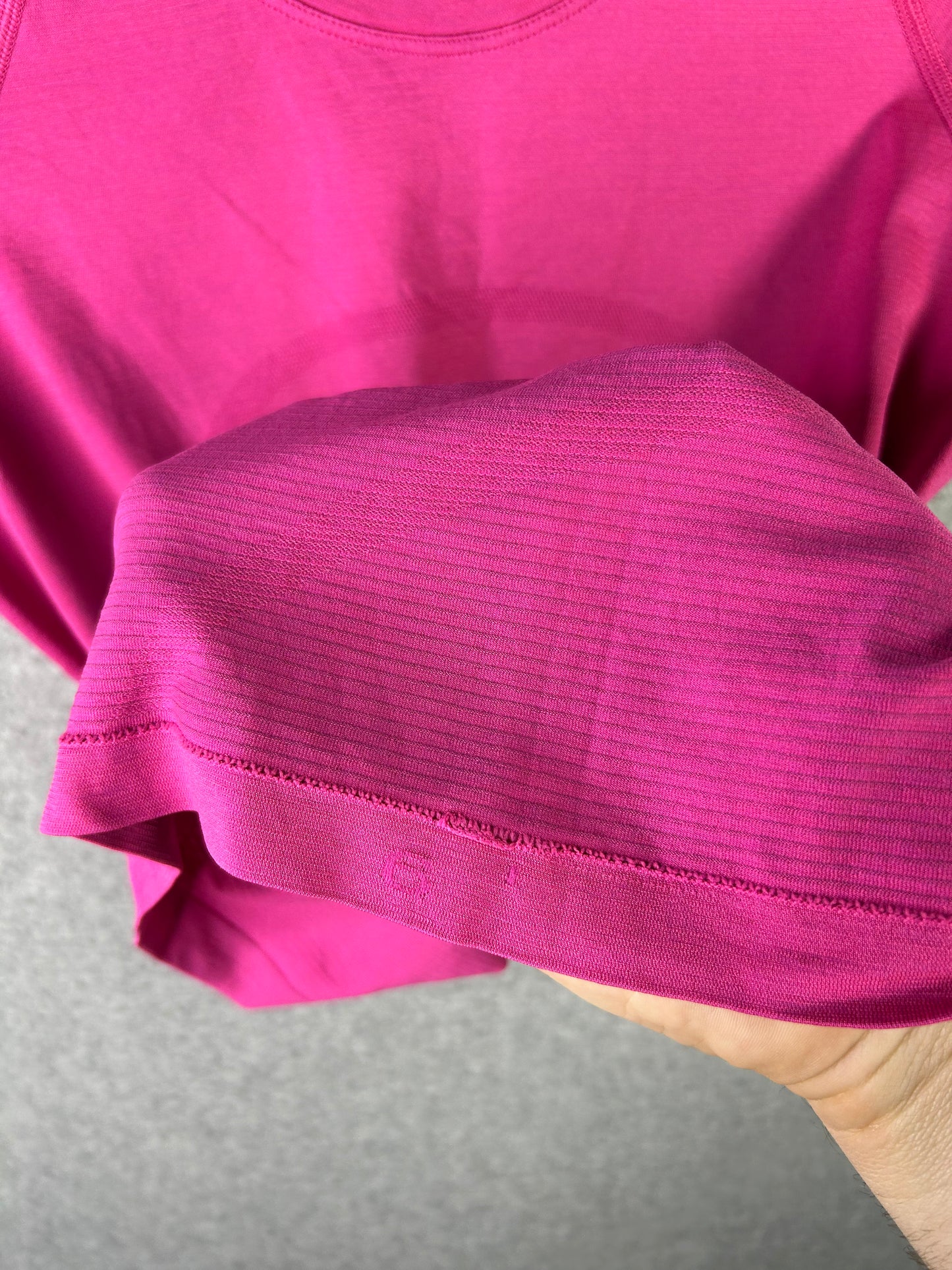 Lululemon Run: Swiftly Tech Short Sleeve Size 6 Heathered Zing Pink Light