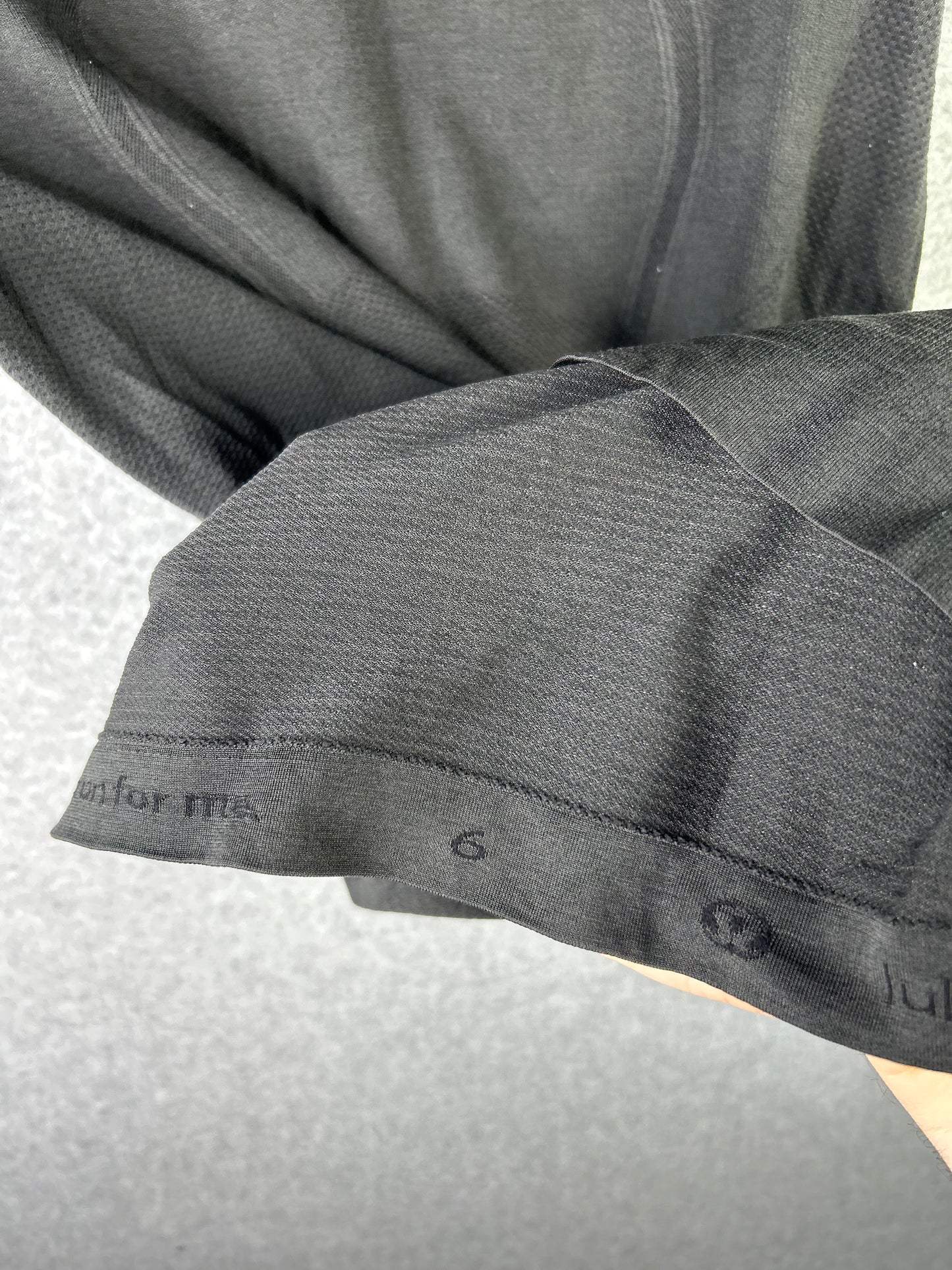 Lululemon Swiftly Tech Short Sleeve Crew Size 6 Black