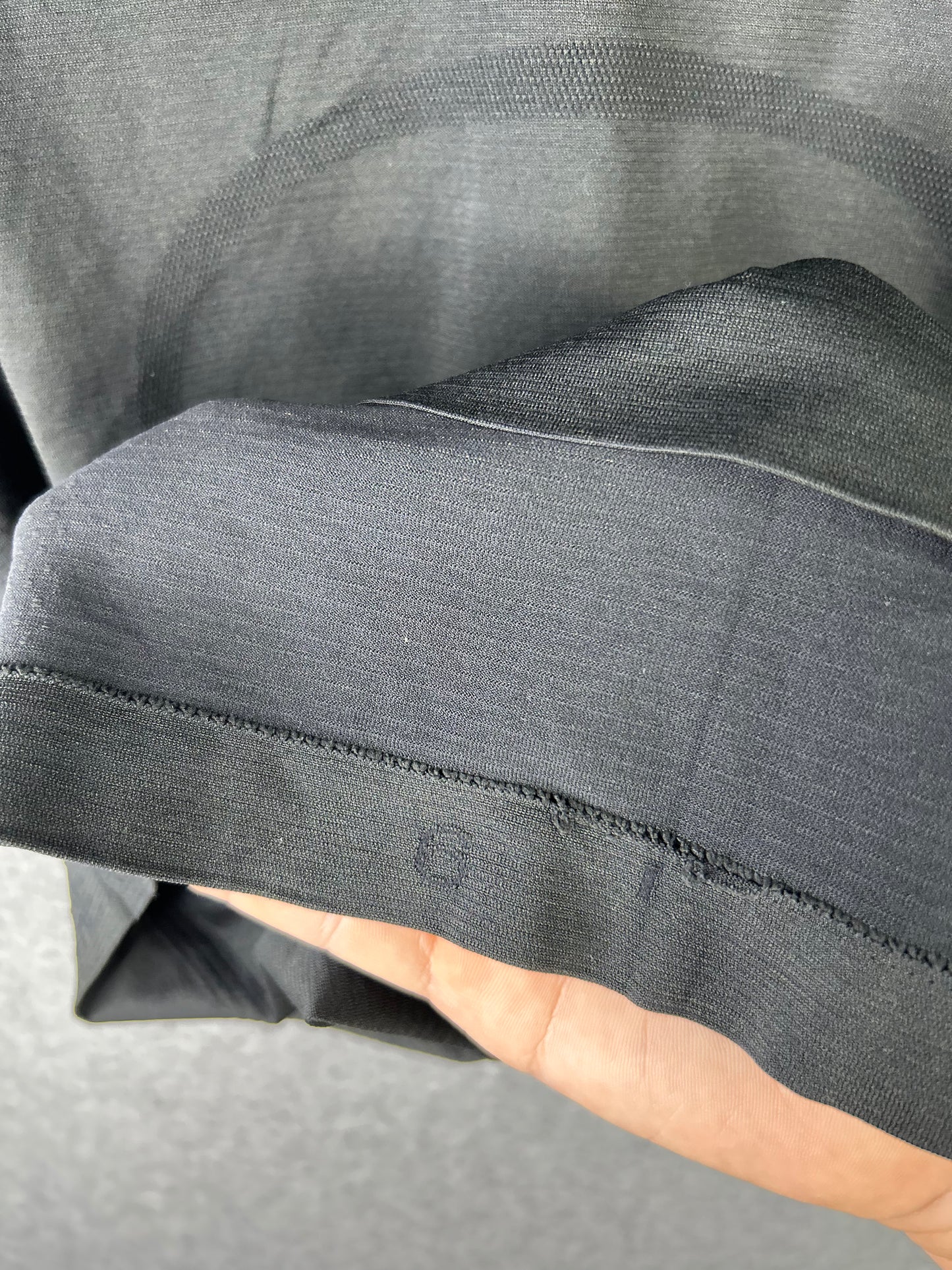 Lululemon Swiftly Tech Short Sleeve Crew Size 6 Black