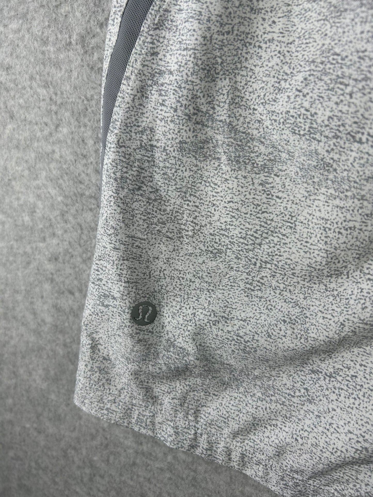 Lululemon Pace Breaker Linerless Short 7" Size M Infuse Texture Alpine White Multi