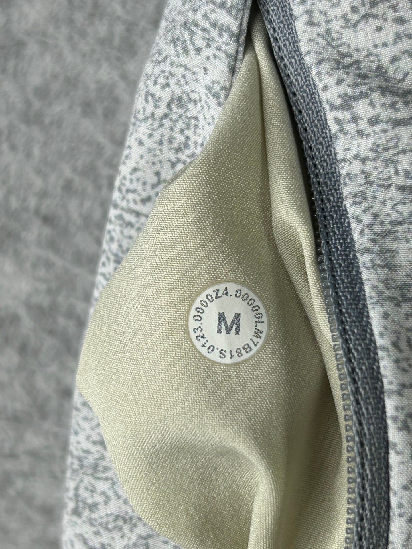 Lululemon Pace Breaker Linerless Short 7" Size M Infuse Texture Alpine White Multi