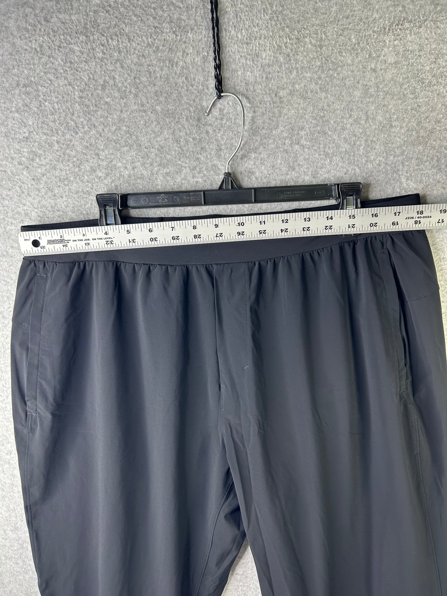 Lululemon Surge Jogger 28" Mens Size 2XL Graphite Grey (Square Dot)