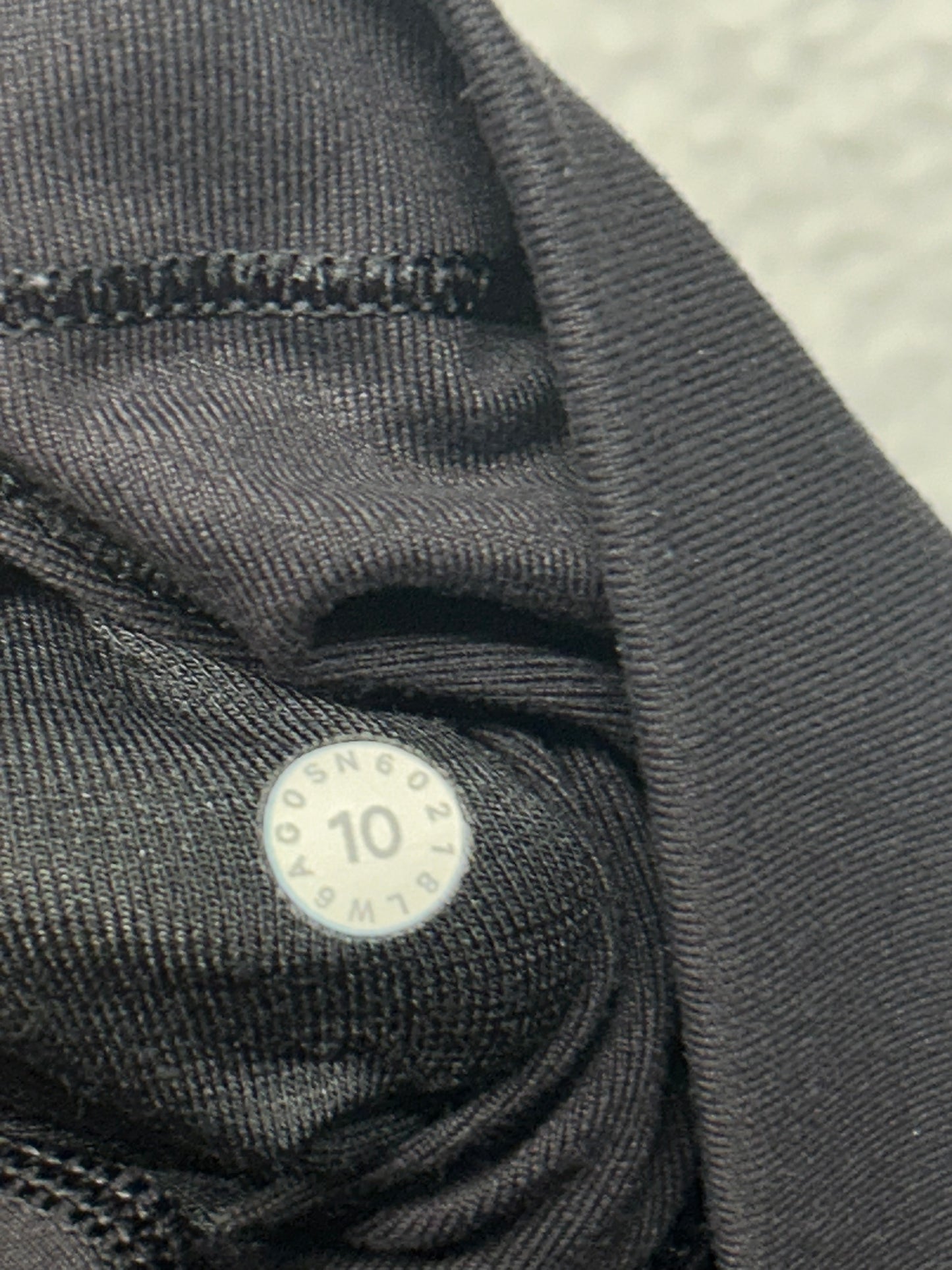 Lululemon Wunder Under Crop Hi-Rise Luon 21" Size 10 Black