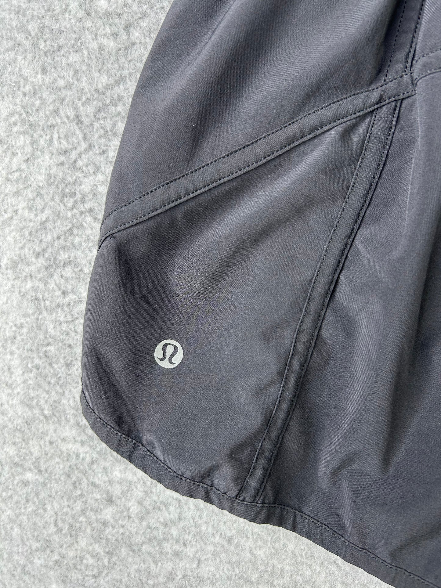 Lululemon Tracker Short V 4" Size 8 Black