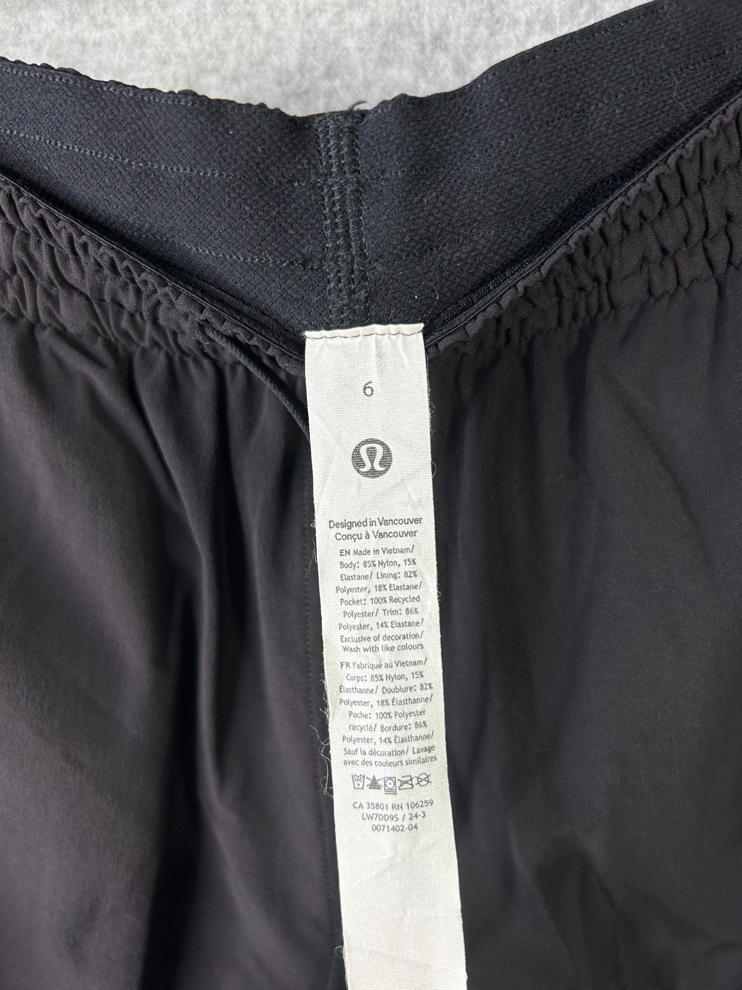 Lululemon Lightweight High-Rise Relaxed Lined Short 3" Size 6 Black