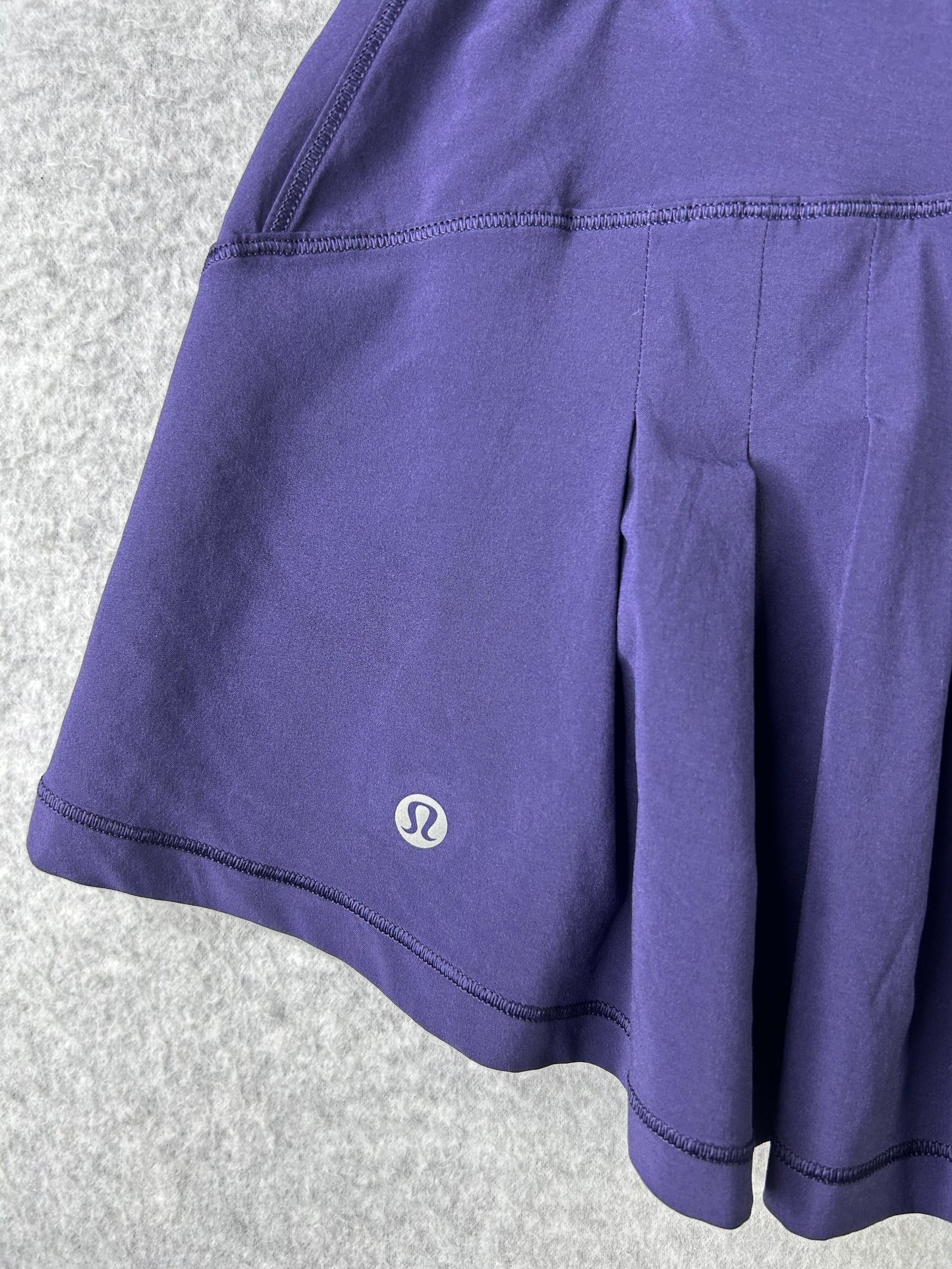 Lululemon Circuit Breaker Skirt II 13" Size 2 Aeon Purple