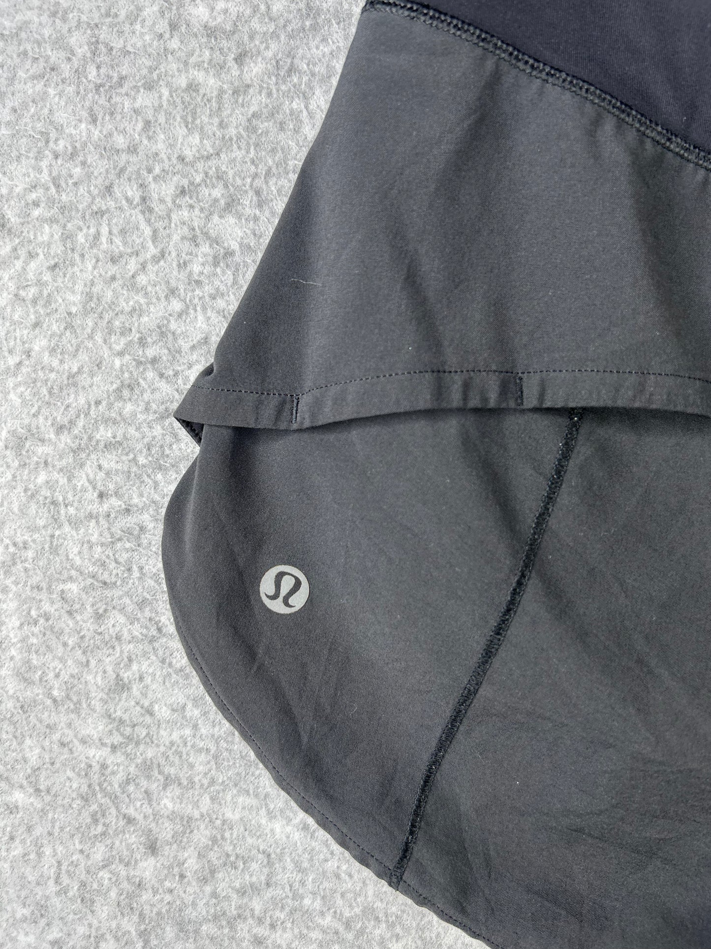 Lululemon Speed Up Short High-Rise 2.5" Size 2 Black (Square Dot)