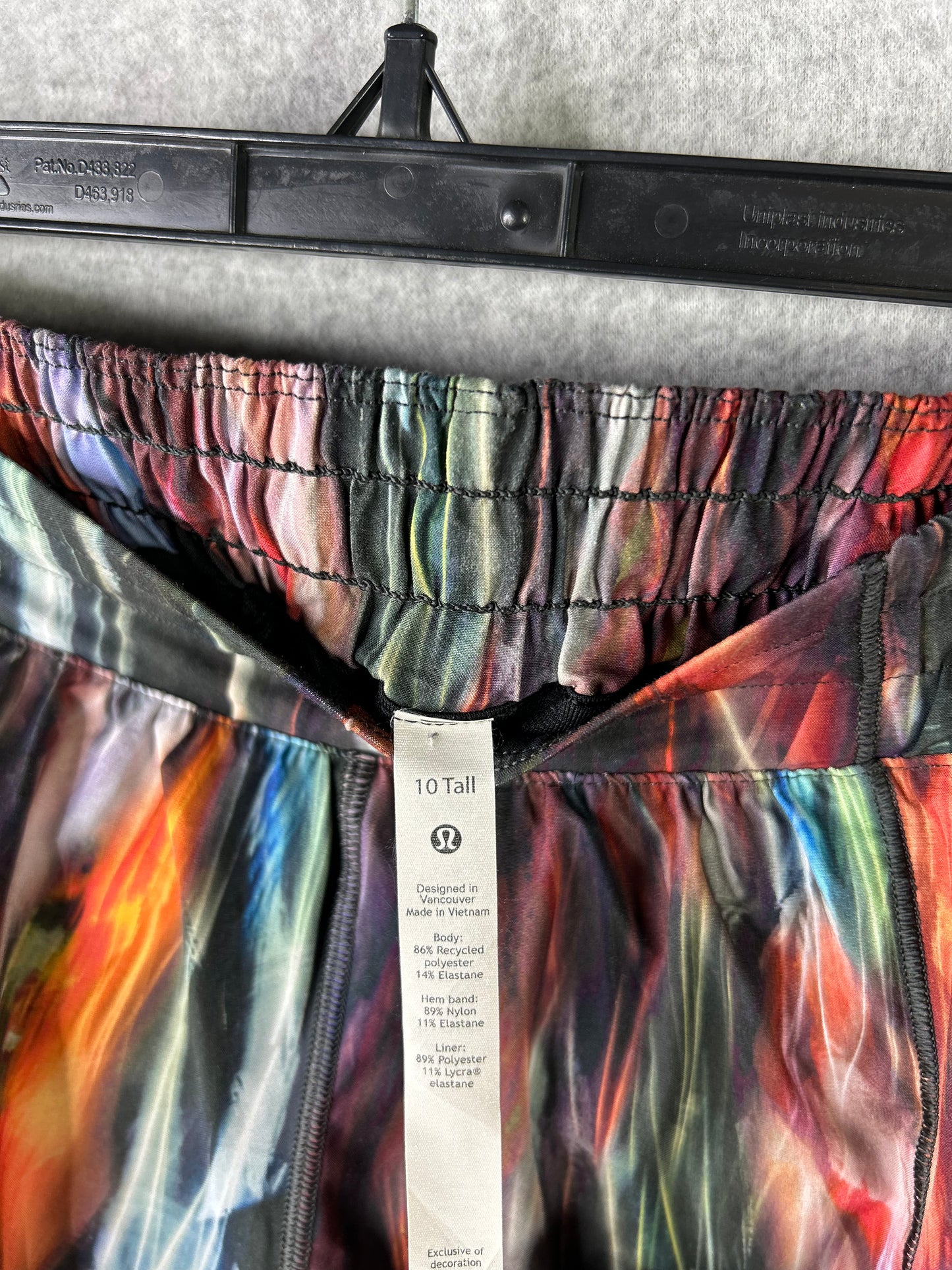 Lululemon Hotty Hot Short II 4" Size 10 Chroma Fusion Multi / Black