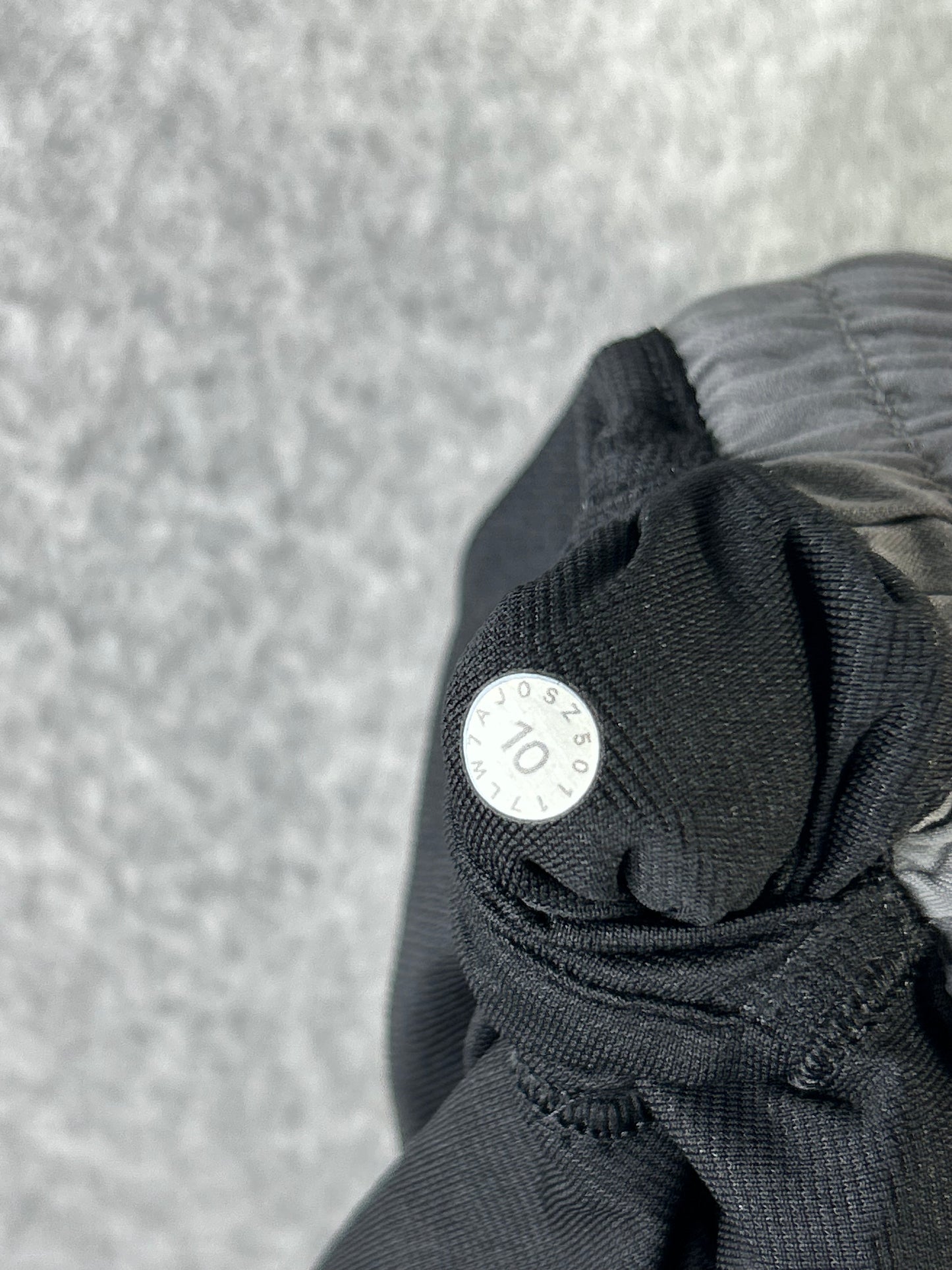 Lululemon Hotty Hot Short II 2.5" Size 10 Gray