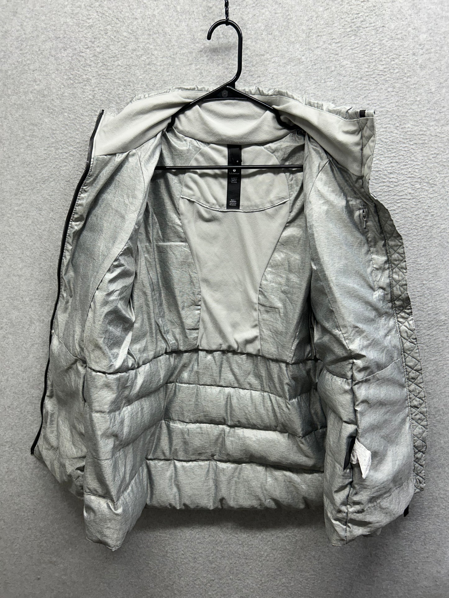 Lululemon Brave The Cold Jacket Size 12 Chrome Silver