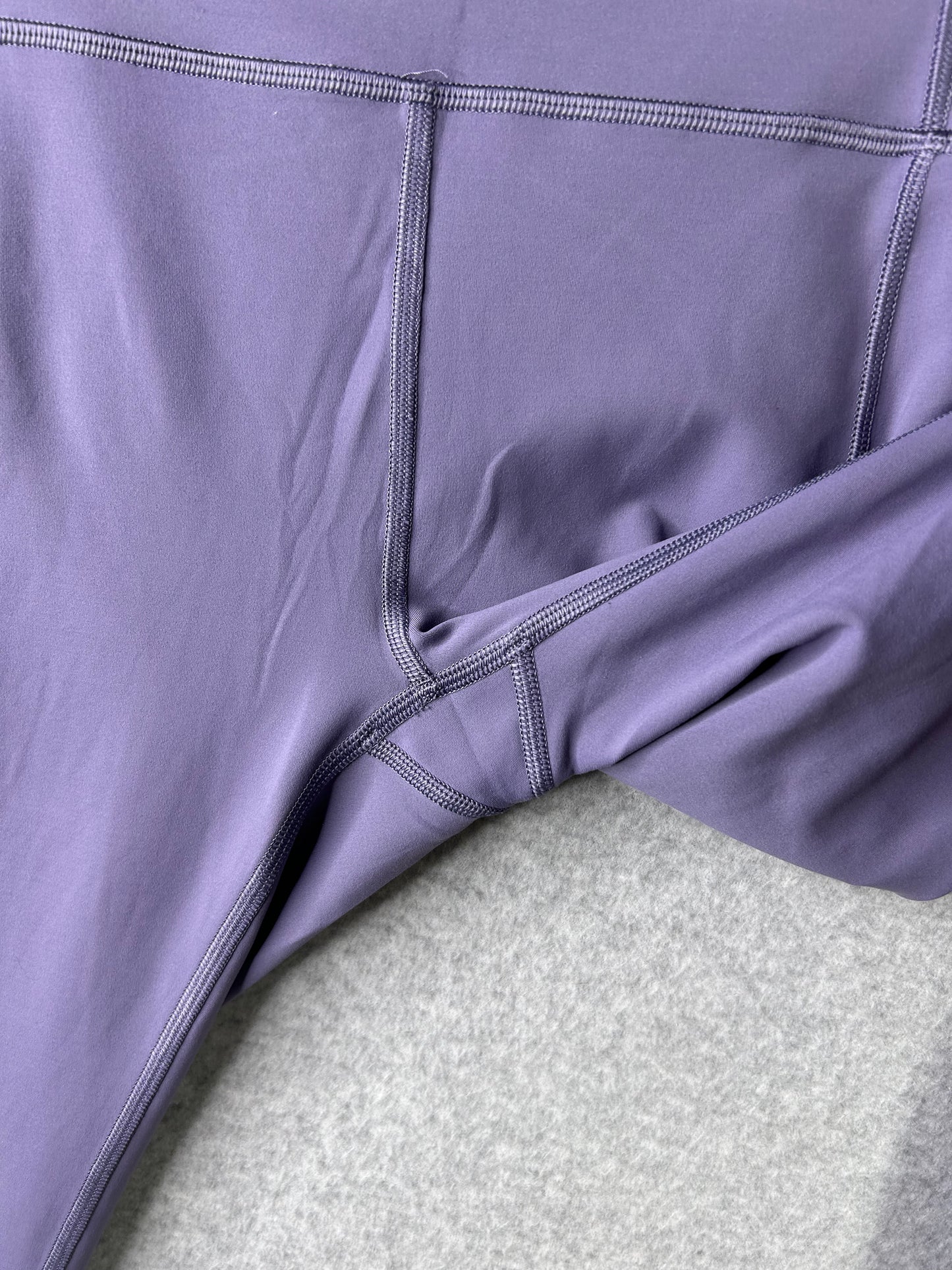 Lululemon In Movement Tight 25" Everlux Size 4 Purple Quartz