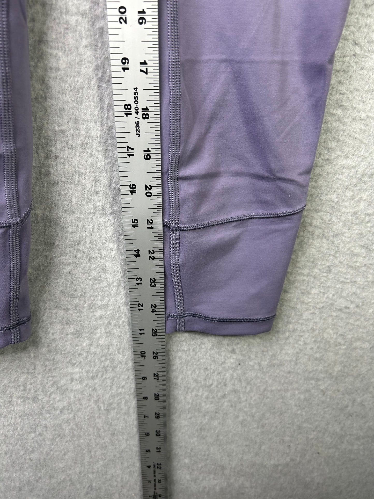 Lululemon In Movement Tight 25" Everlux Size 4 Purple Quartz