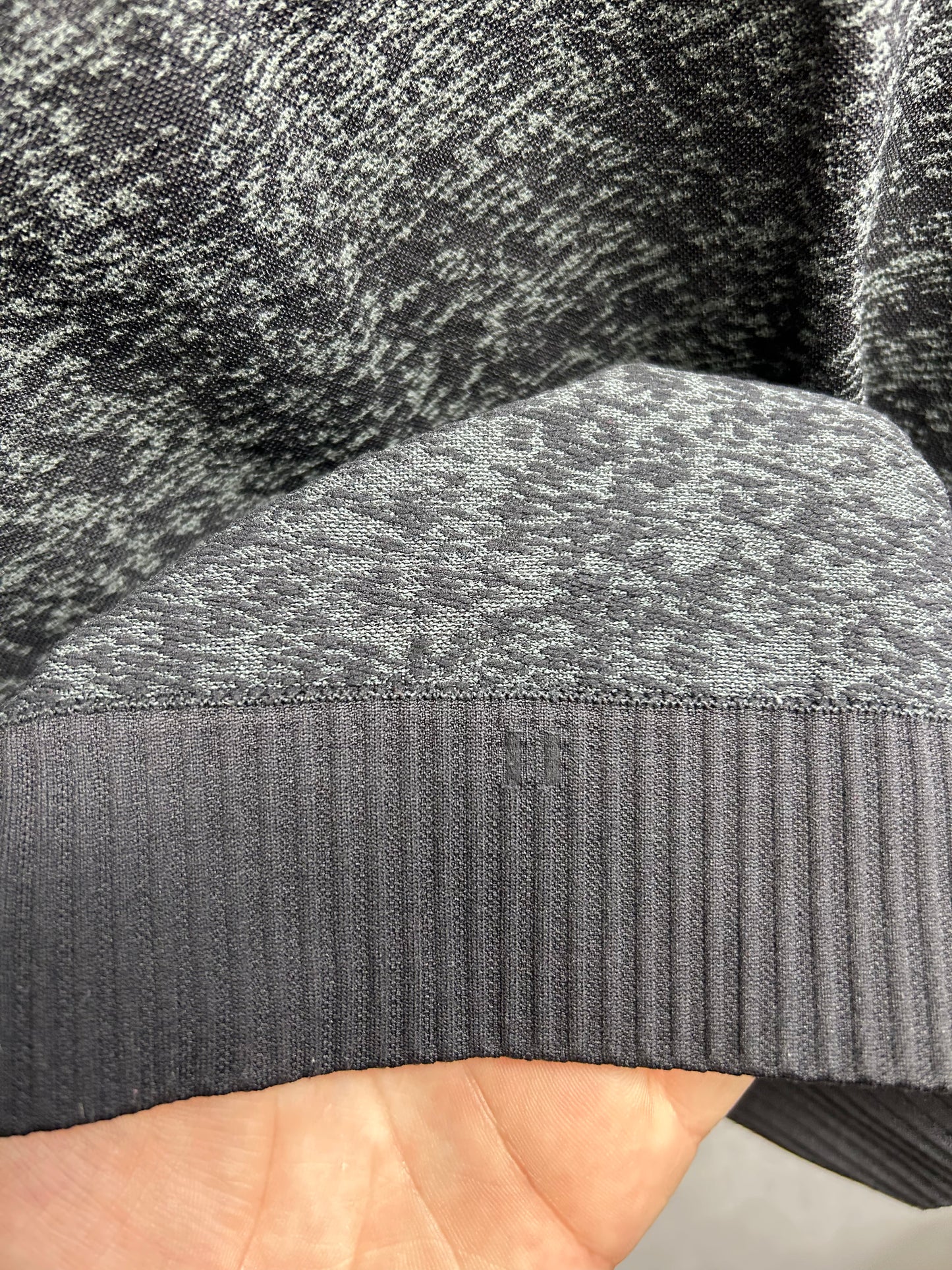 Lululemon Rest Less 1/2 Zip Size 6 Black | Dark Cast