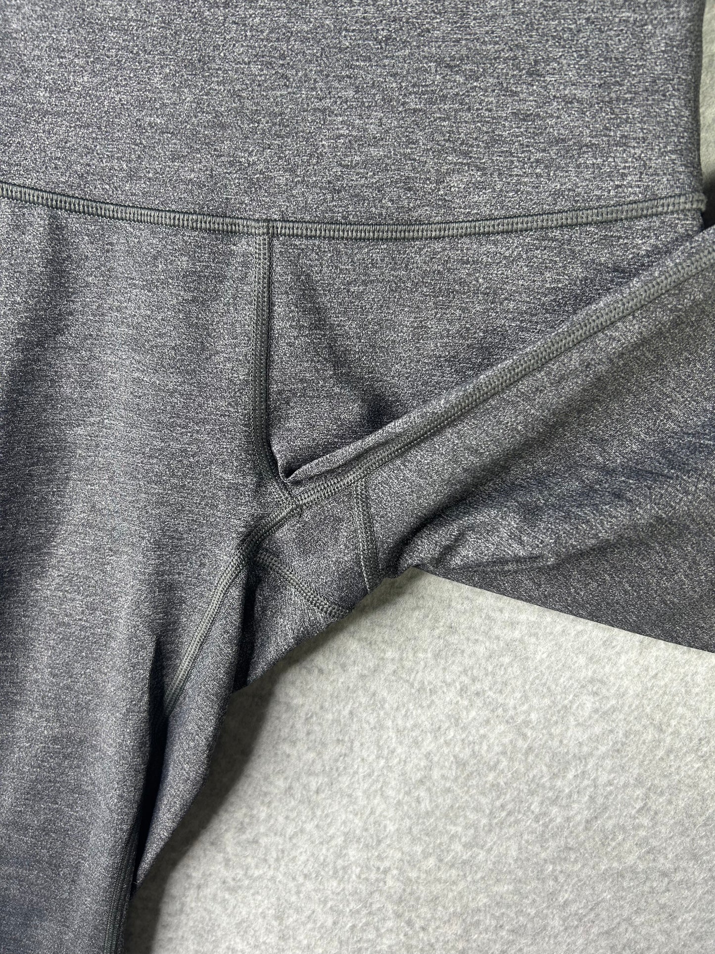 Lululemon Wunder Under Hi-Rise 1/2 Tight Luxtreme 18" Size 2 Heathered Black
