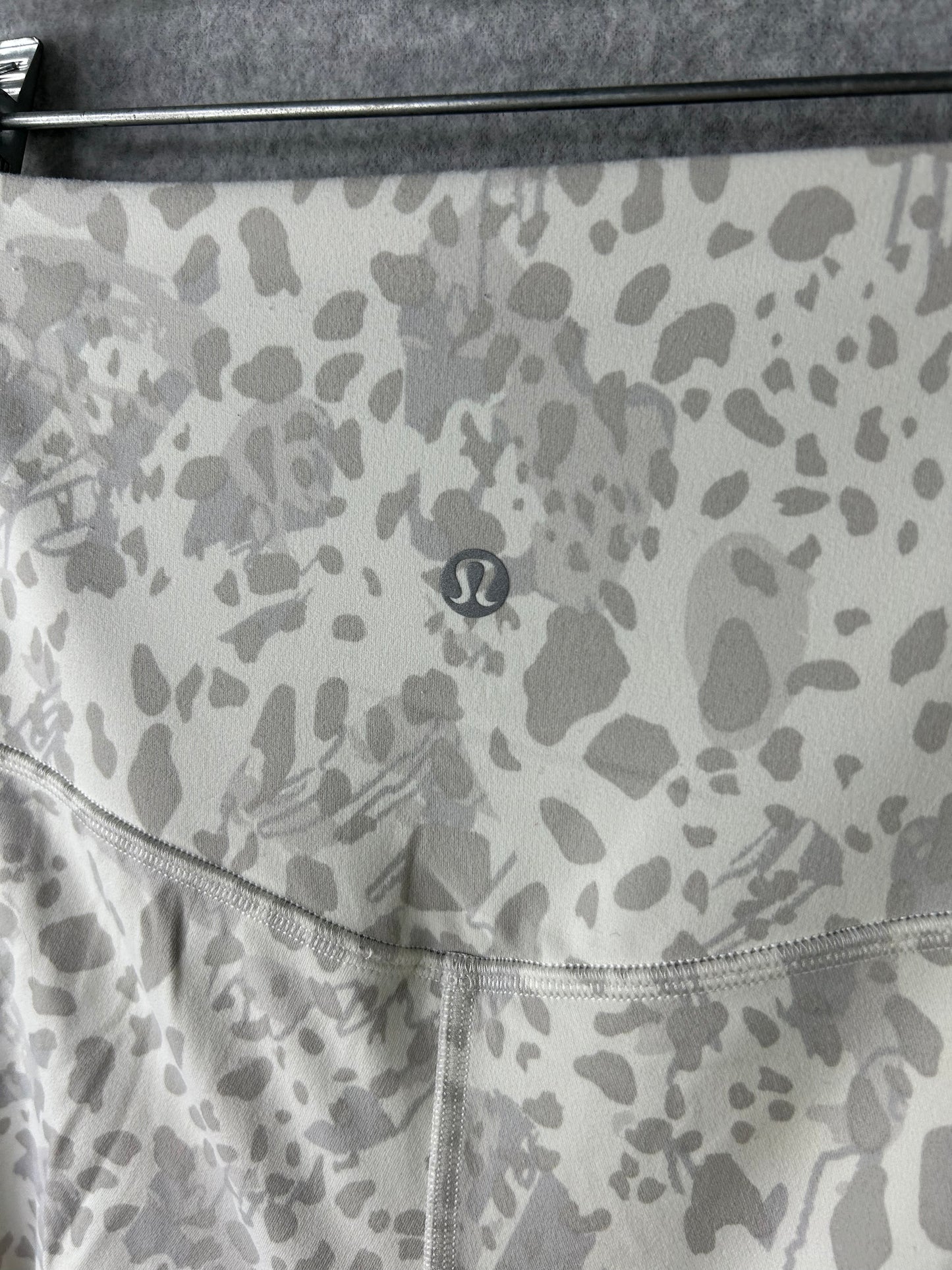 Lululemon Align High-Rise Crop 20" Size 2 Cheetah Camo Antique White Multi