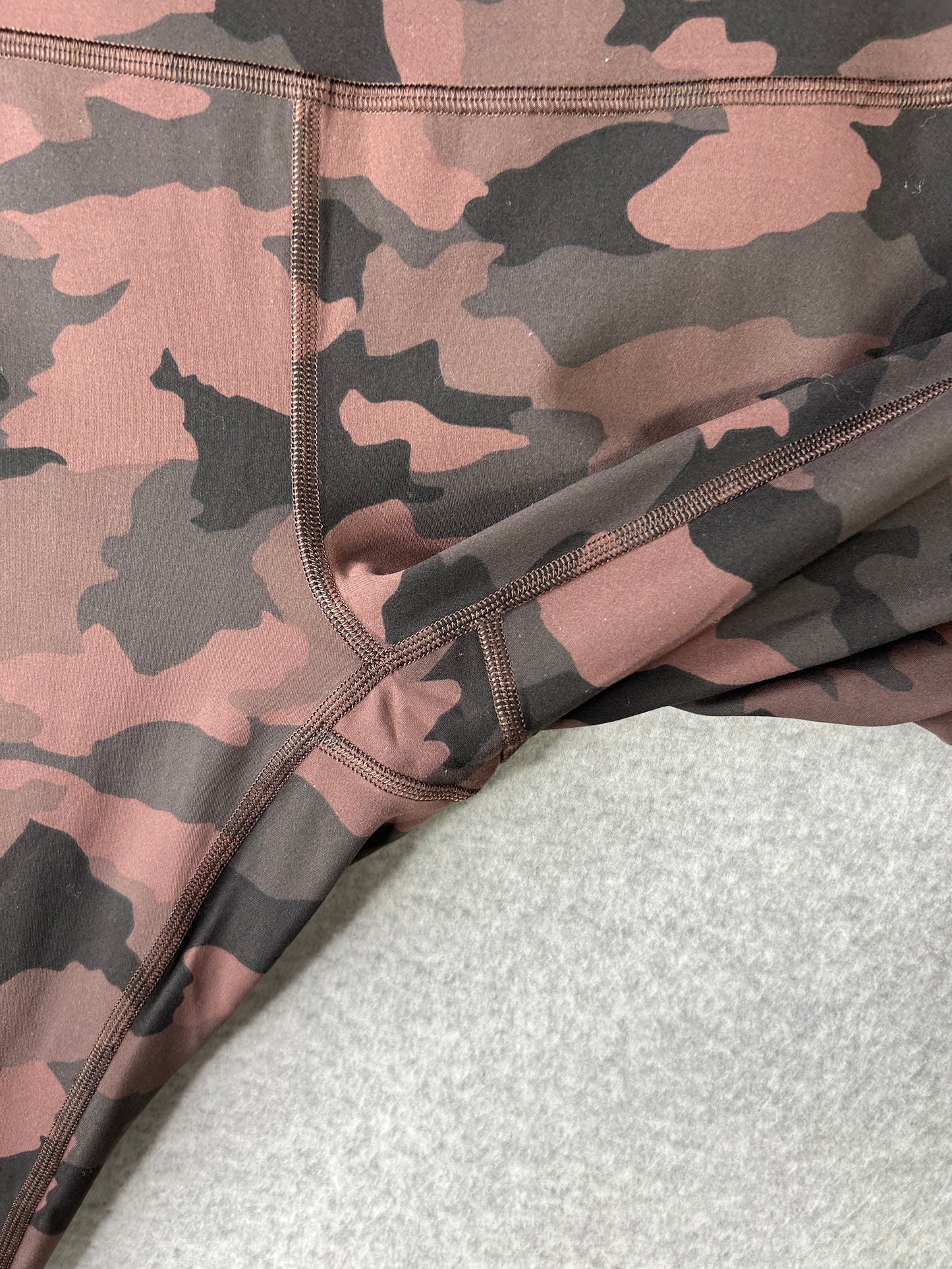 Lululemon Wunder Train High-Rise Tight 25" Size 10 Heritage 365 Camo Brown Earth Multi