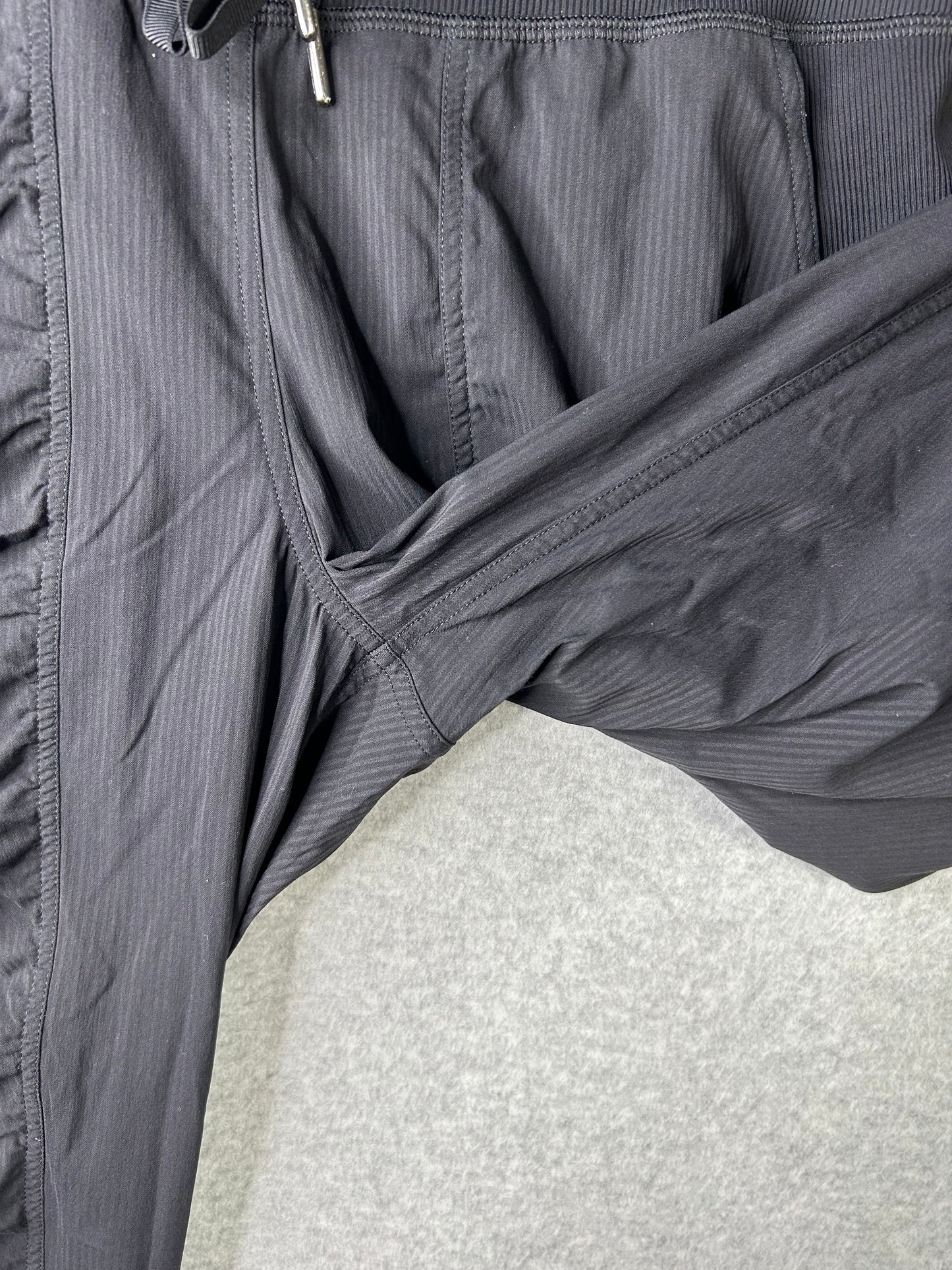 Lululemon Dance Studio Mid-Rise Jogger Size 6 Black (Square Dot)