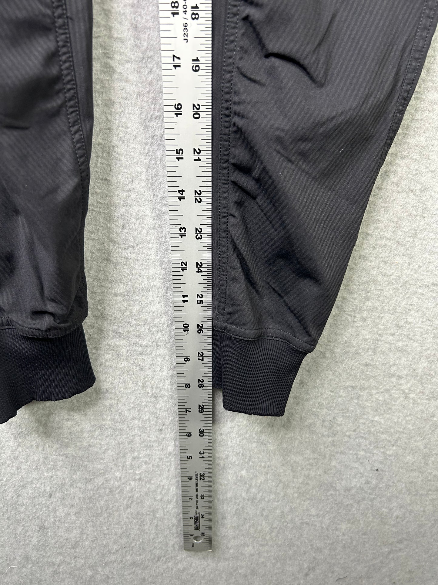 Lululemon Dance Studio Mid-Rise Jogger Size 6 Black (Square Dot)