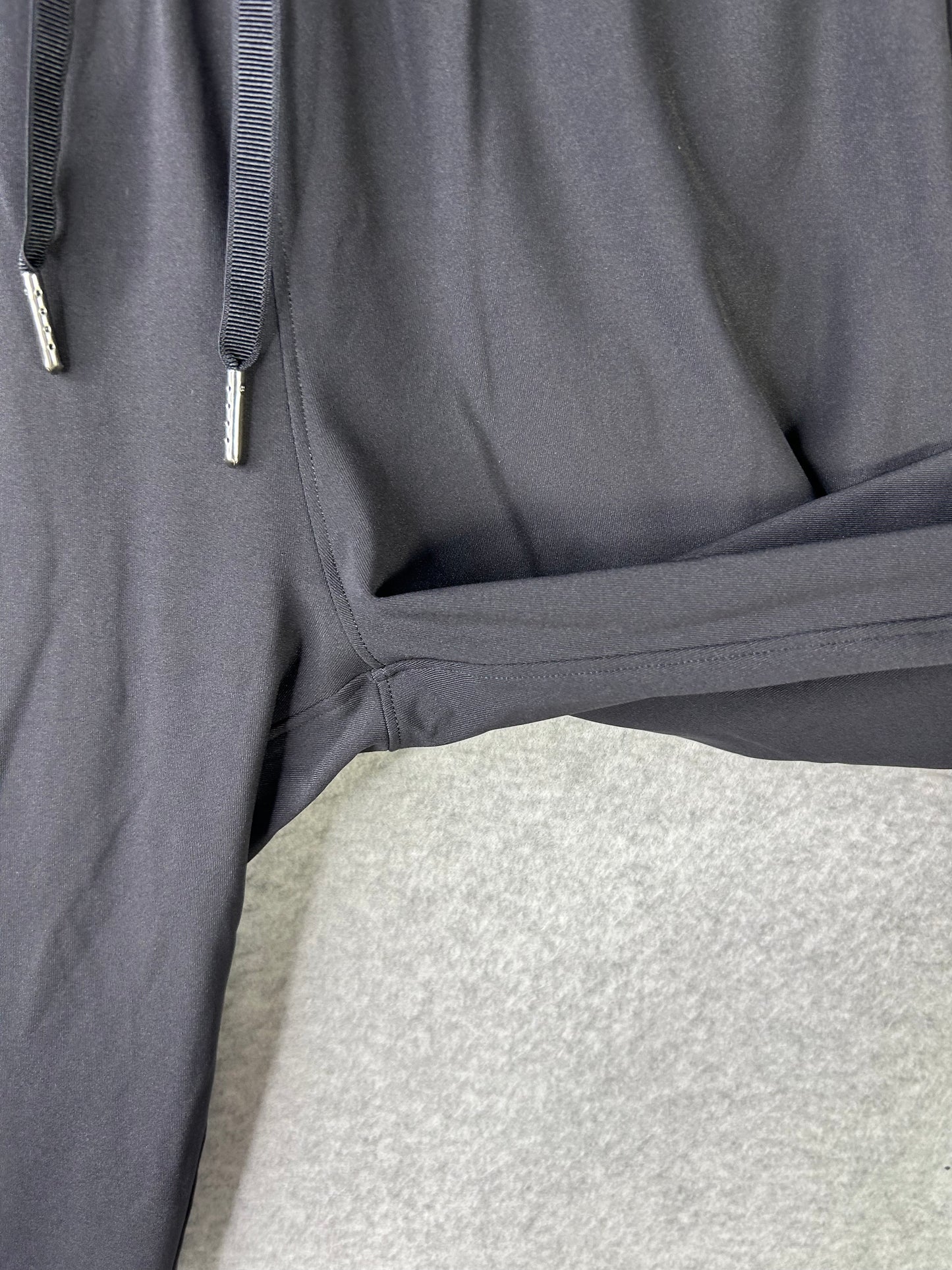 Lululemon On The Fly Crop 24" Size 4 Black
