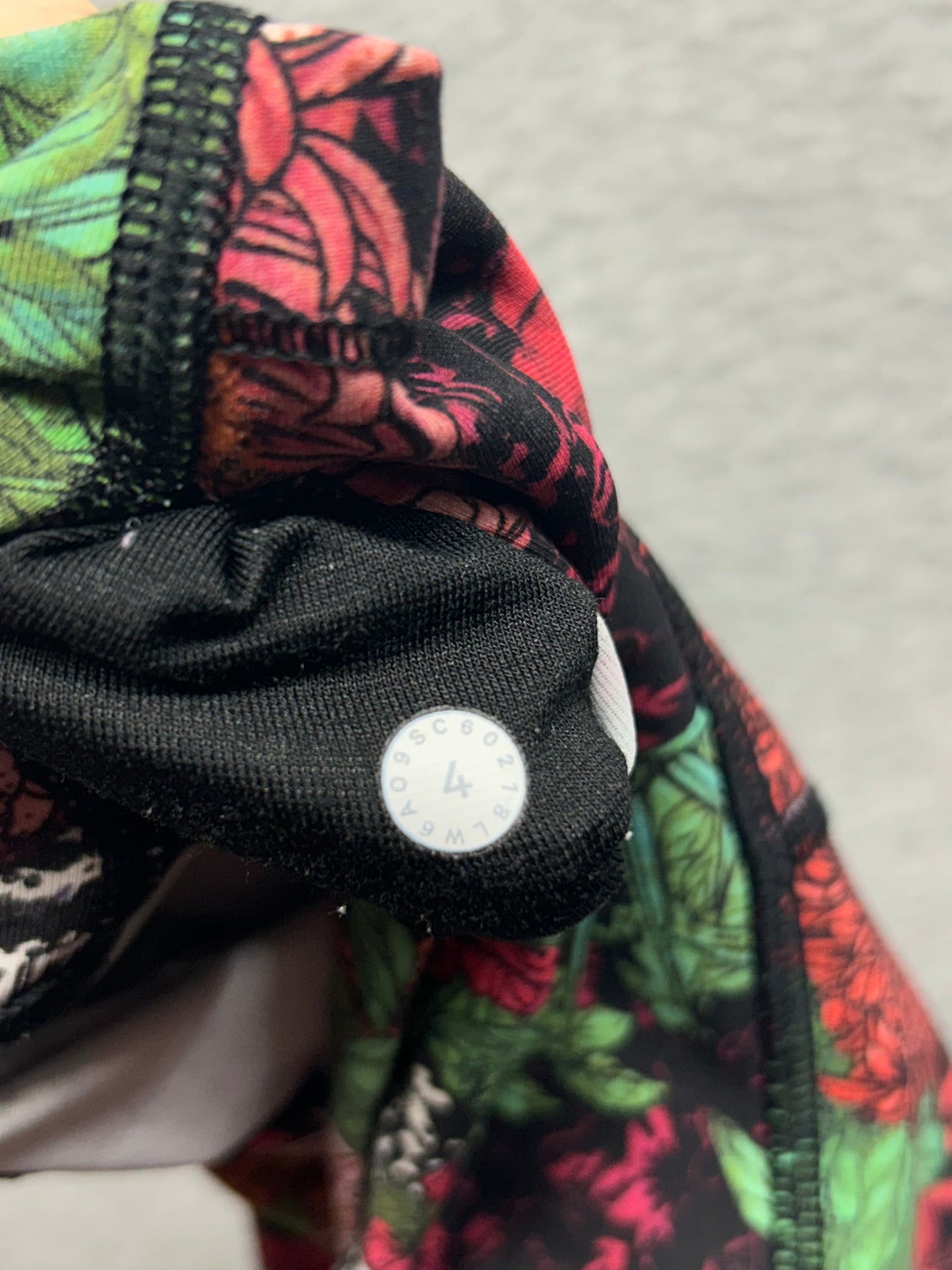 Lululemon Wunder Under Hi-Rise 1/2 Tight 17" Size 4 Zen Garden Multi