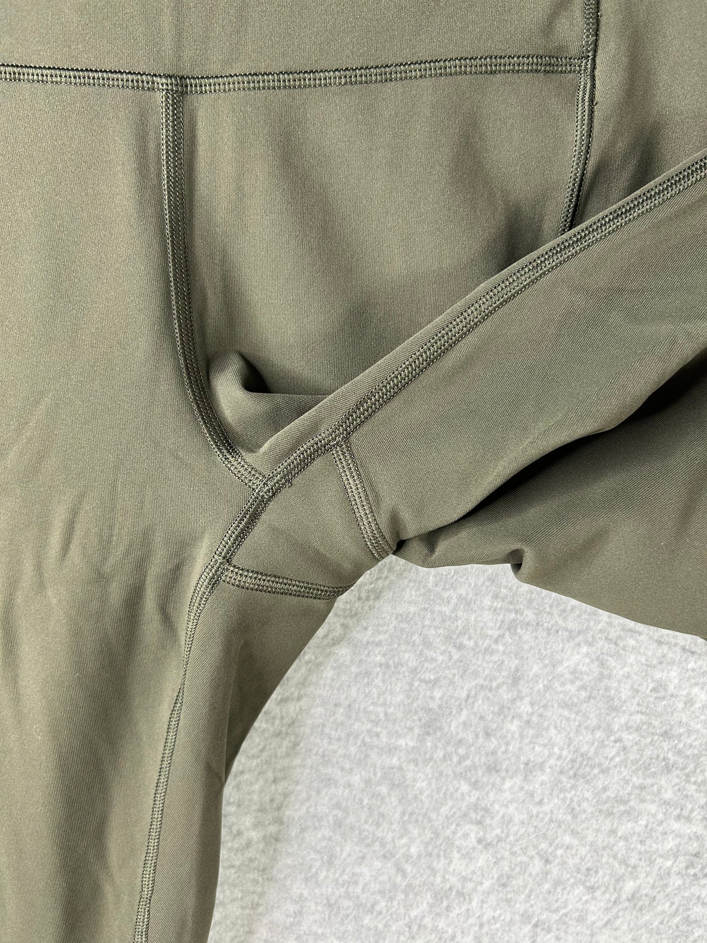 Lululemon Speed Up Tight Full-On Luxtreme 28" Size 6 Dark Olive