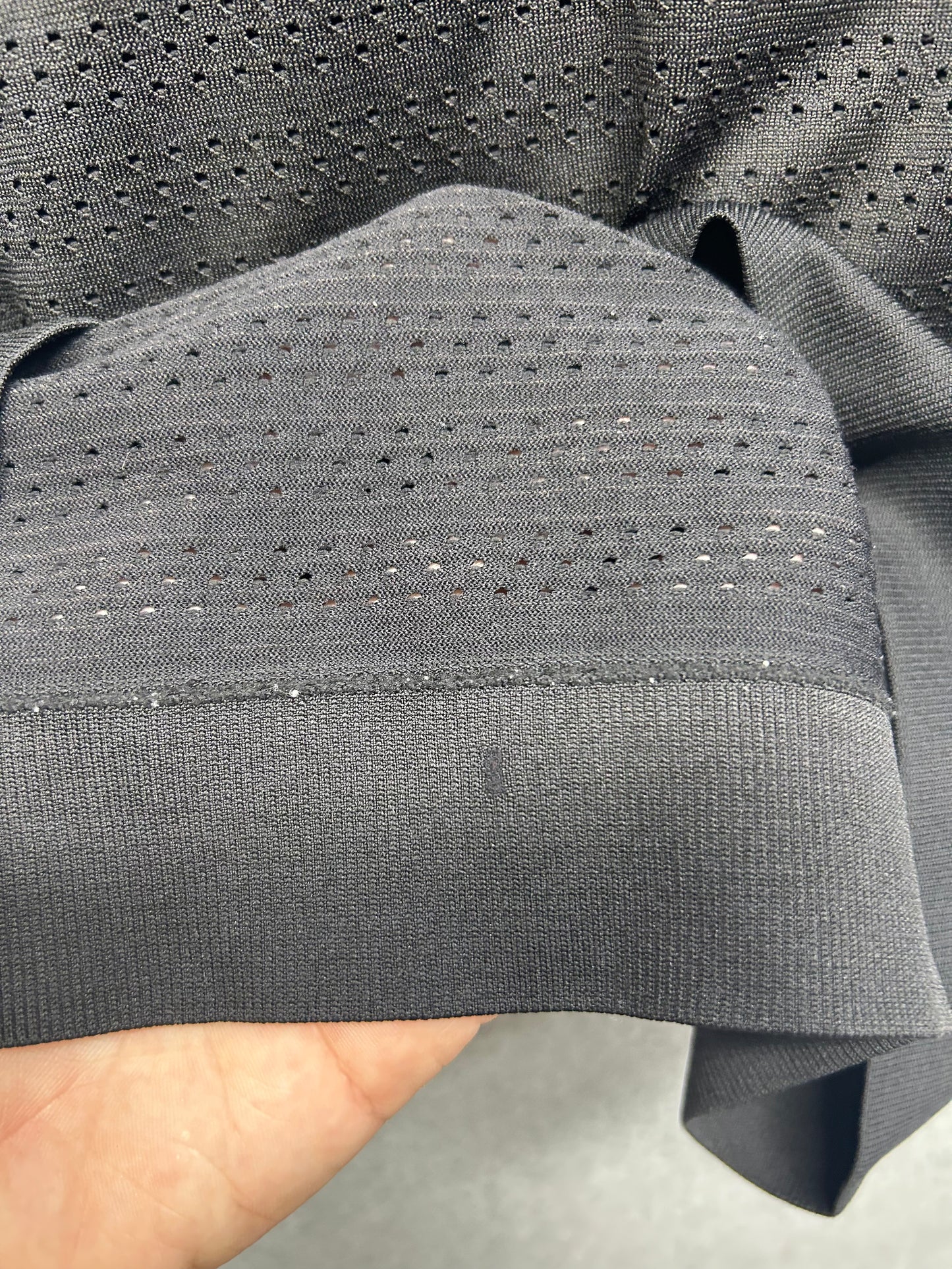 Lululemon Breeze By Muscle Tank Size 4 Black