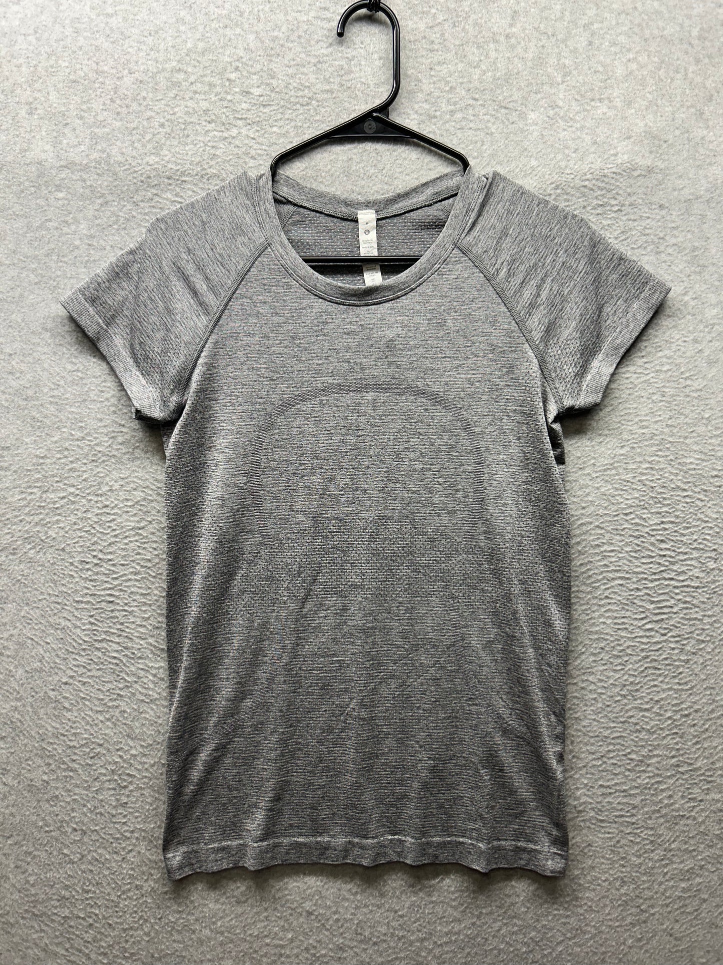 Lululemon Swiftly Tech Short Sleeve 2.0 Size 8 Slate / White