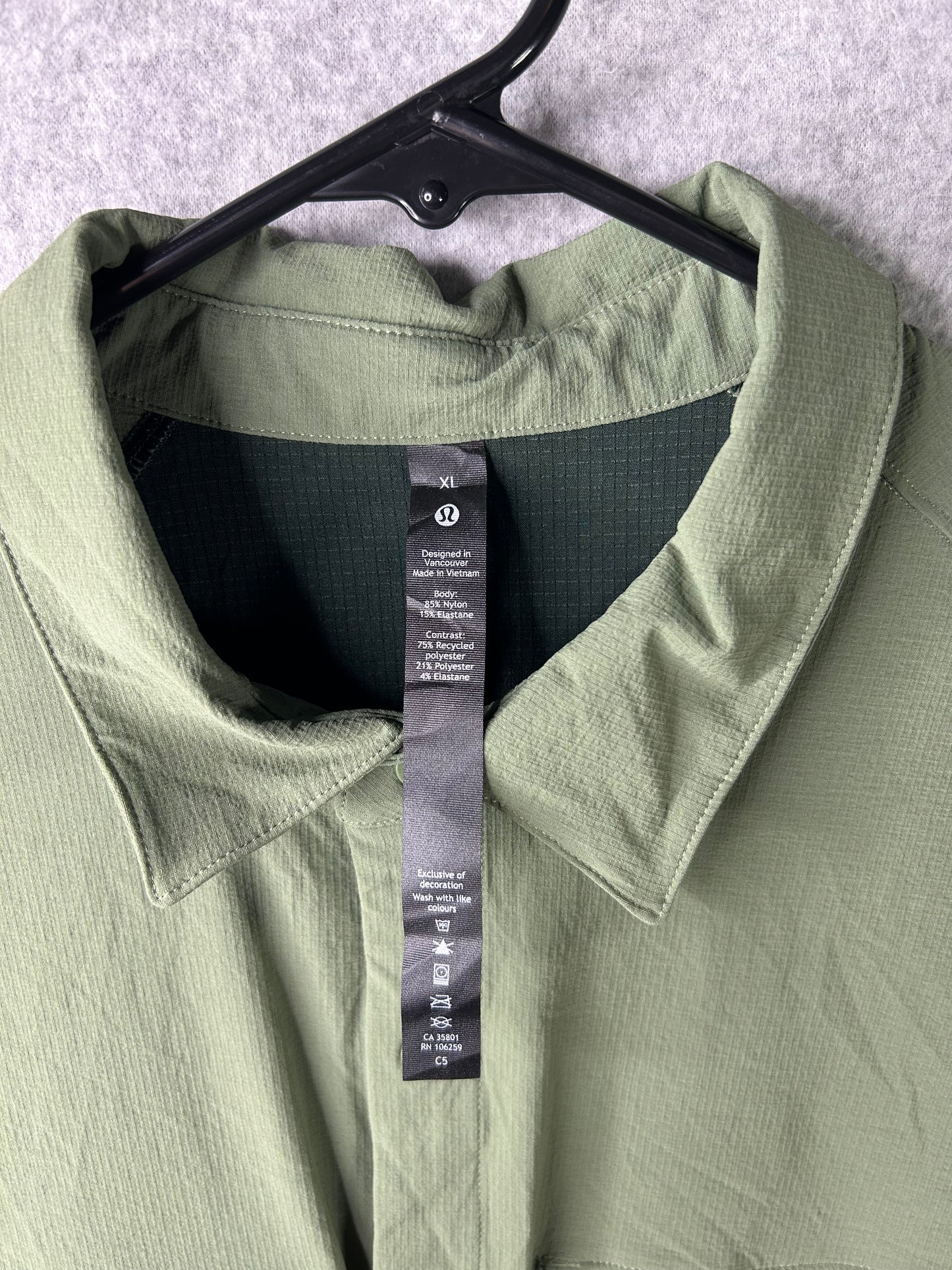 Lululemon Double Pocket Long Sleeve Overshirt Size XL Green Twill