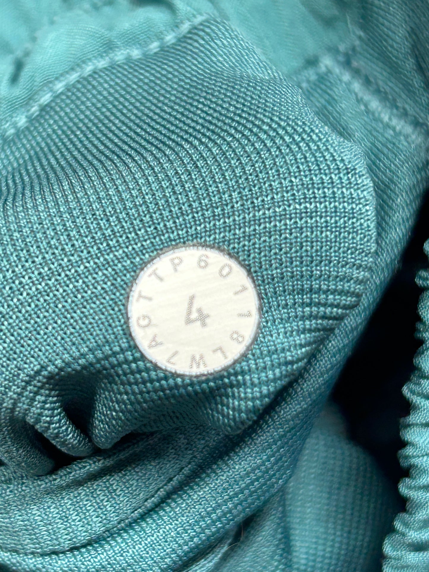 Lululemon Hotty Hot Short II 4" Size 4 Green Smoke